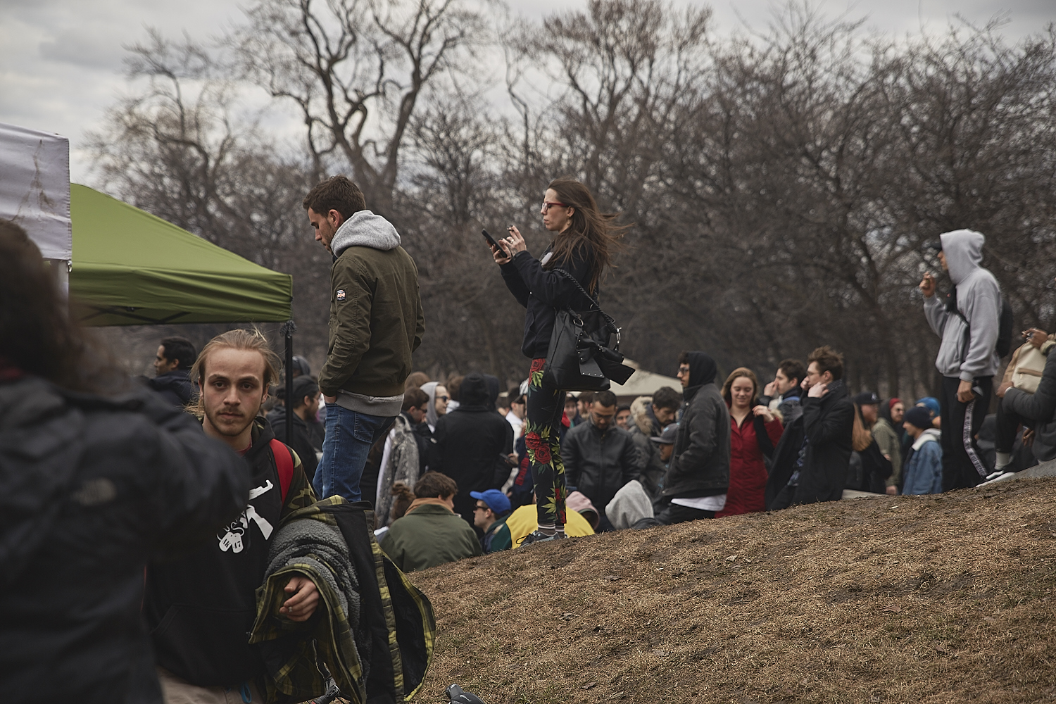 Des milliers de Montréalais célèbrent le 420 au Mont-Royal [Photos]