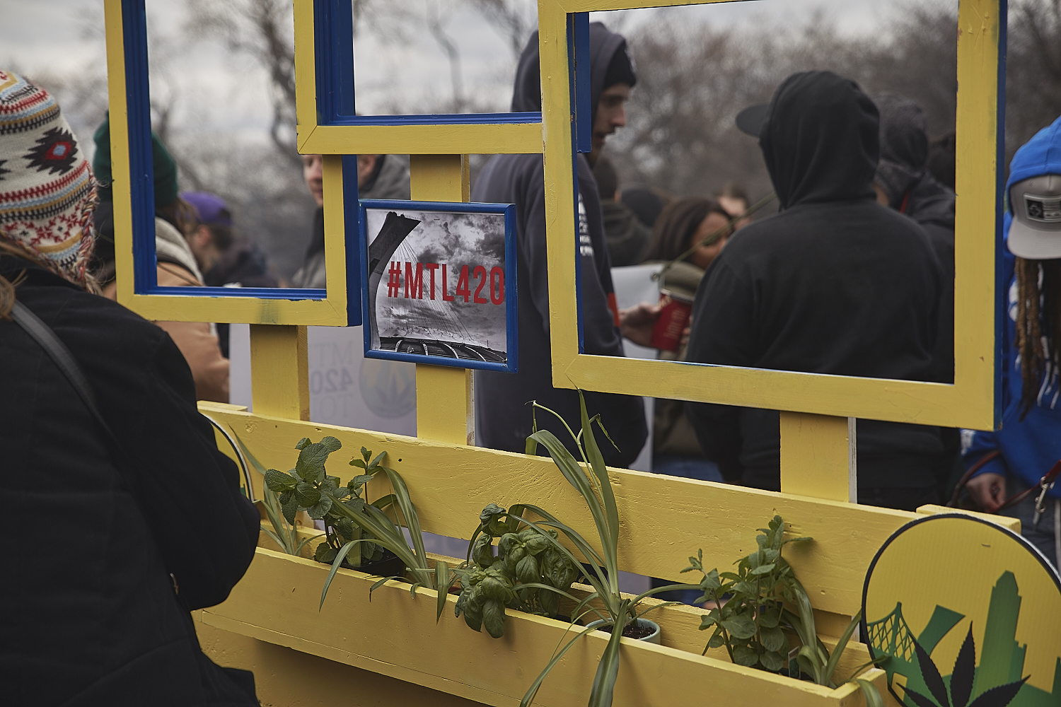 Des milliers de Montréalais célèbrent le 420 au Mont-Royal [Photos]
