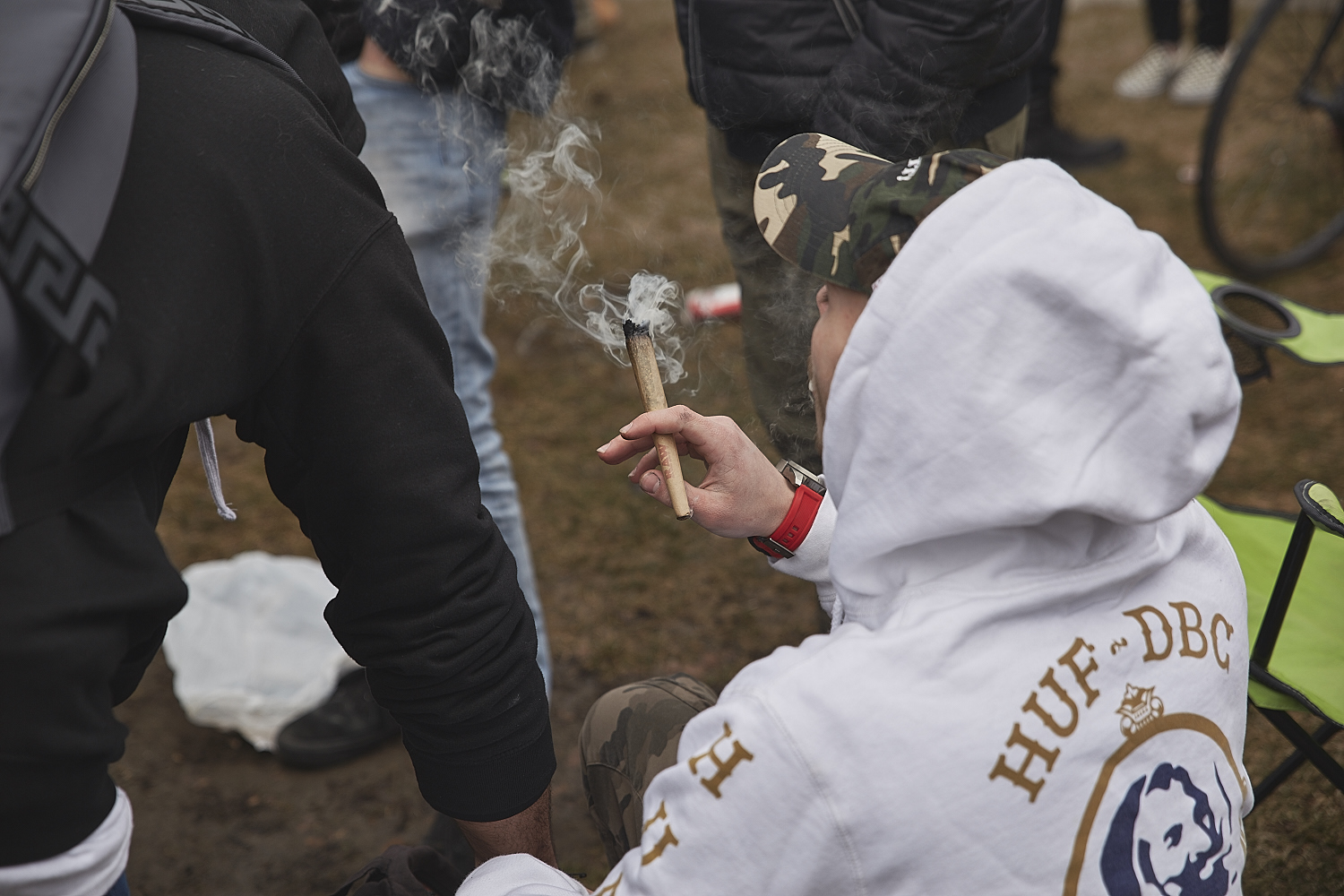 Des milliers de Montréalais célèbrent le 420 au Mont-Royal [Photos]