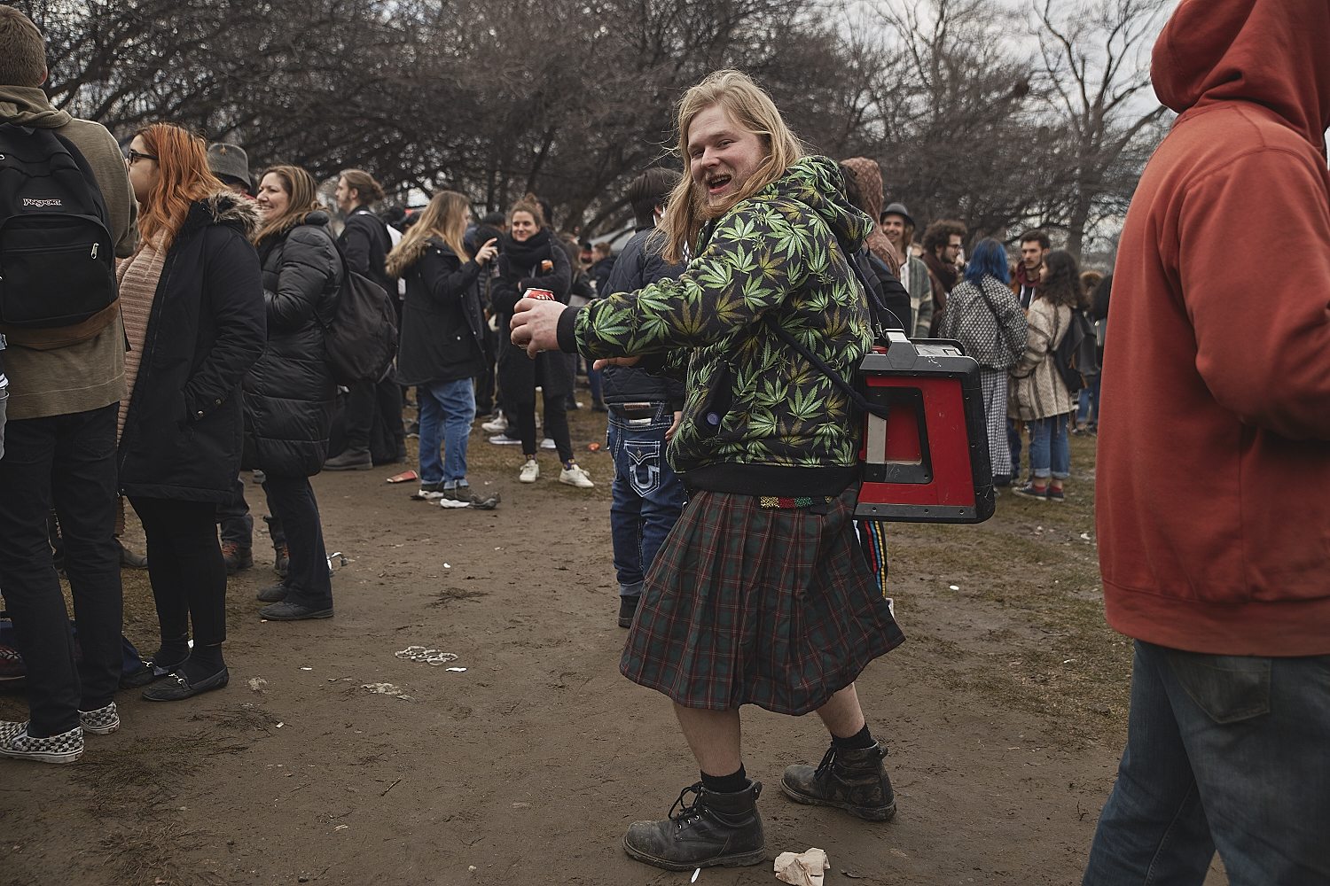 Des milliers de Montréalais célèbrent le 420 au Mont-Royal [Photos]