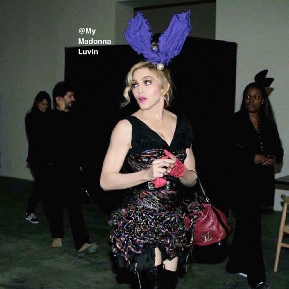 Miley Cyrus et plusieurs célébrités fêtent Pâques de façon sexy [Photos]