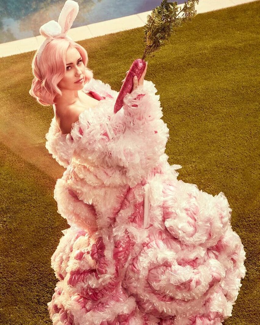 Miley Cyrus et plusieurs célébrités fêtent Pâques de façon sexy [Photos]