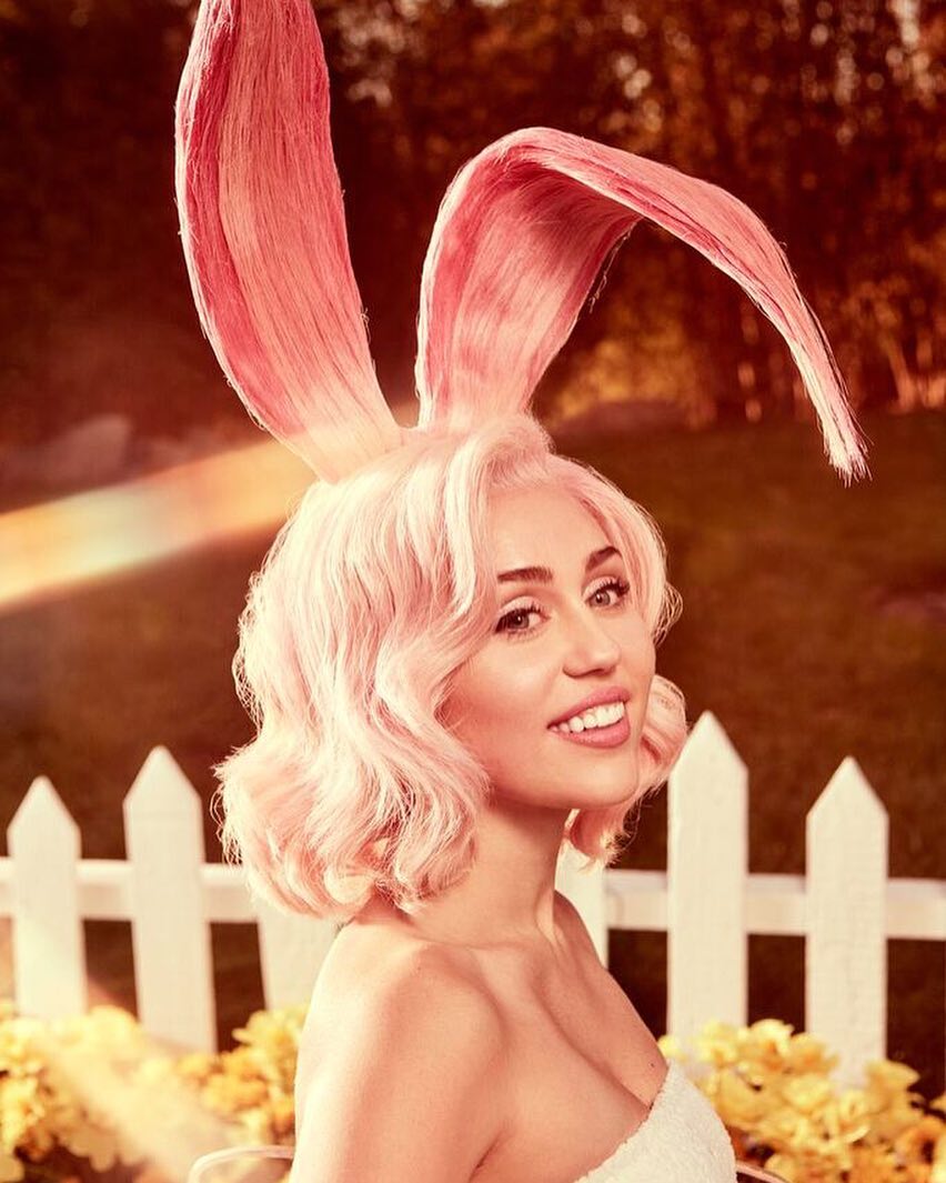 Miley Cyrus et plusieurs célébrités fêtent Pâques de façon sexy [Photos]