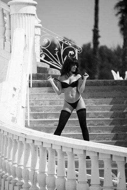 Nina Daniele élue playmate de l'année par le magazine Playboy [NSFW]