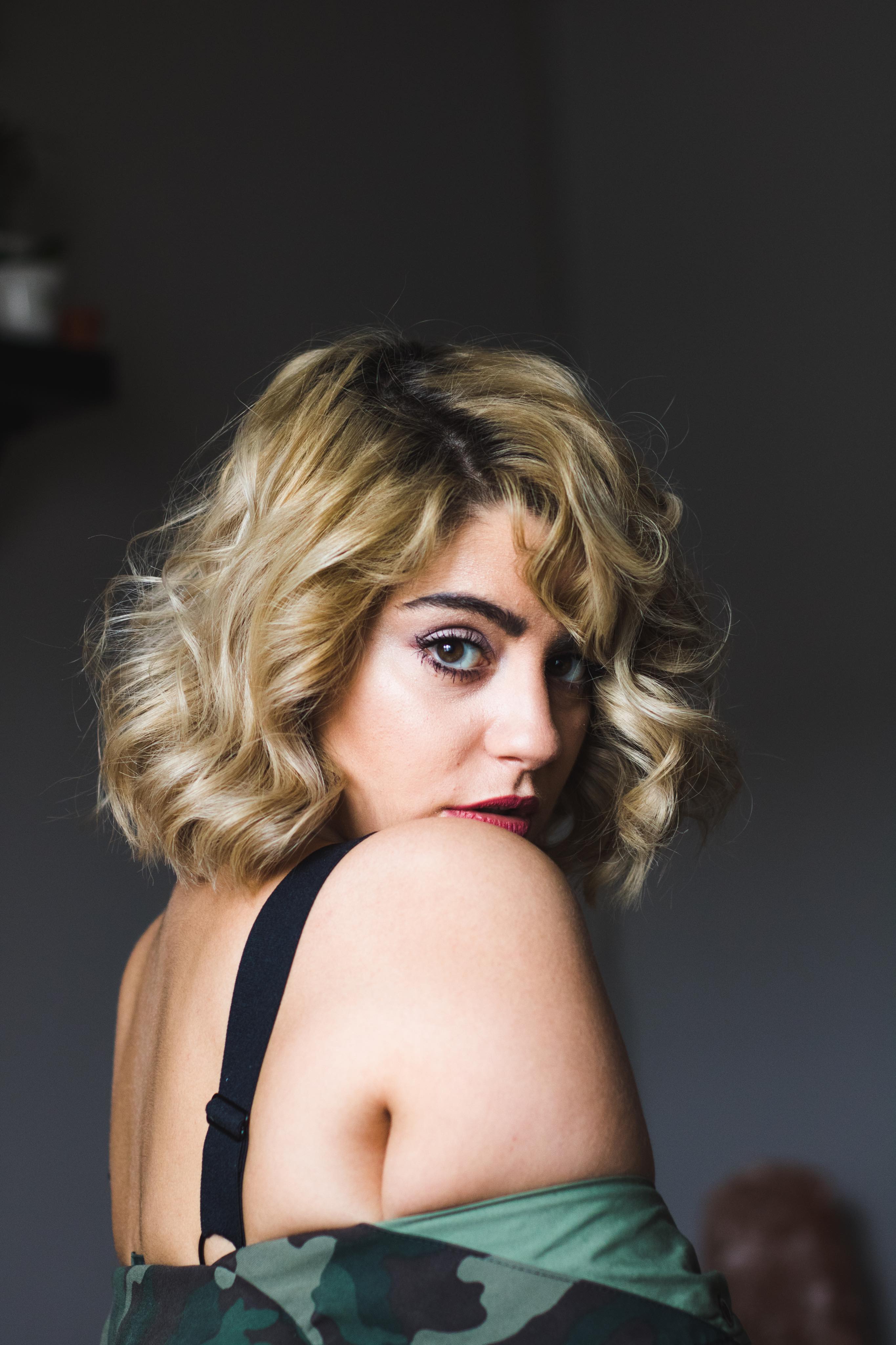 Léonie Gray, la chanteuse décomplexée à la voix de velours [Girl Crush 177]