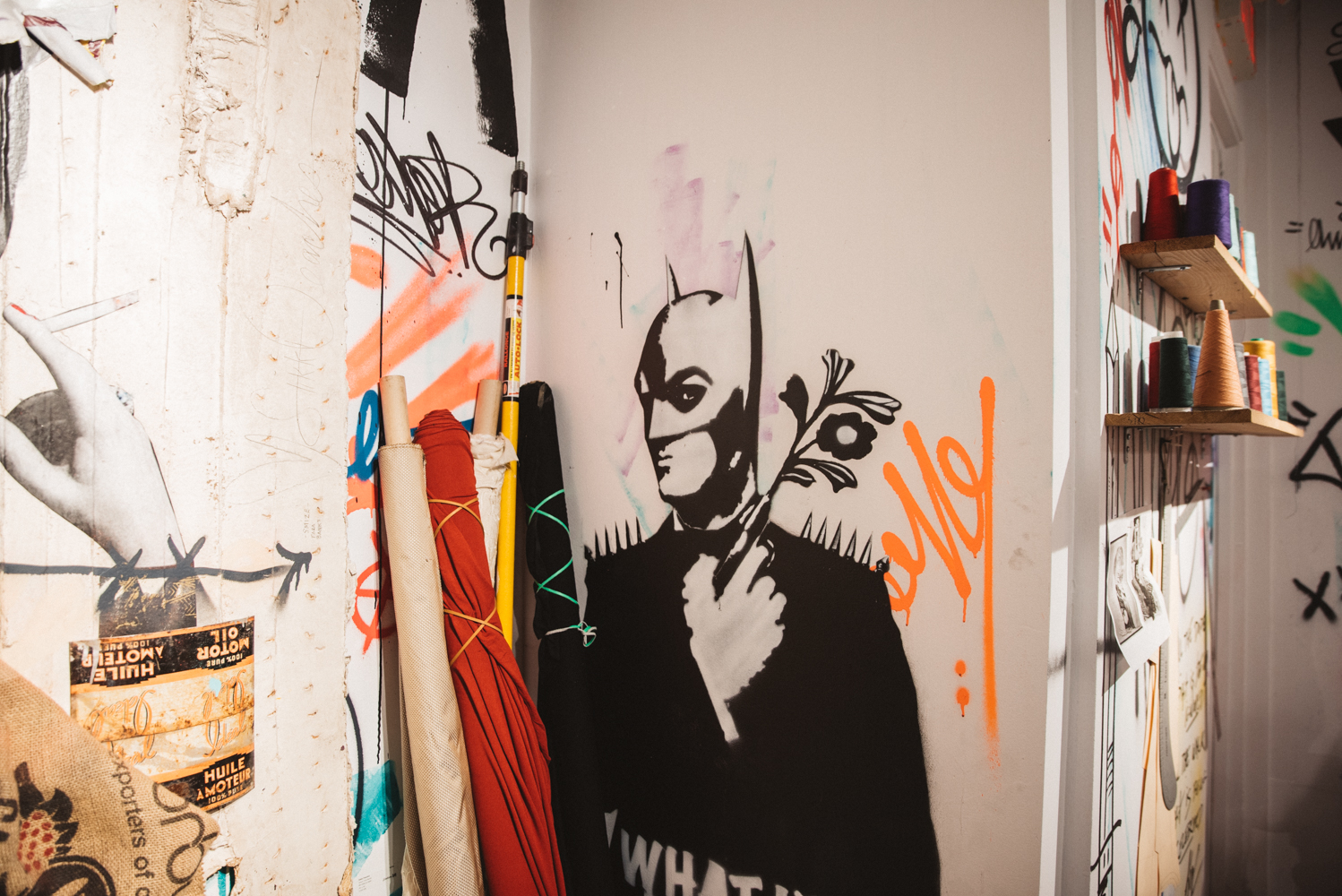 Le fabuleux vernissage de Stikki Peaches, entre art de rue et mode [Photos]