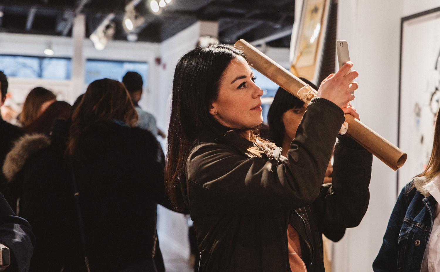 Le fabuleux vernissage de Stikki Peaches, entre art de rue et mode [Photos]
