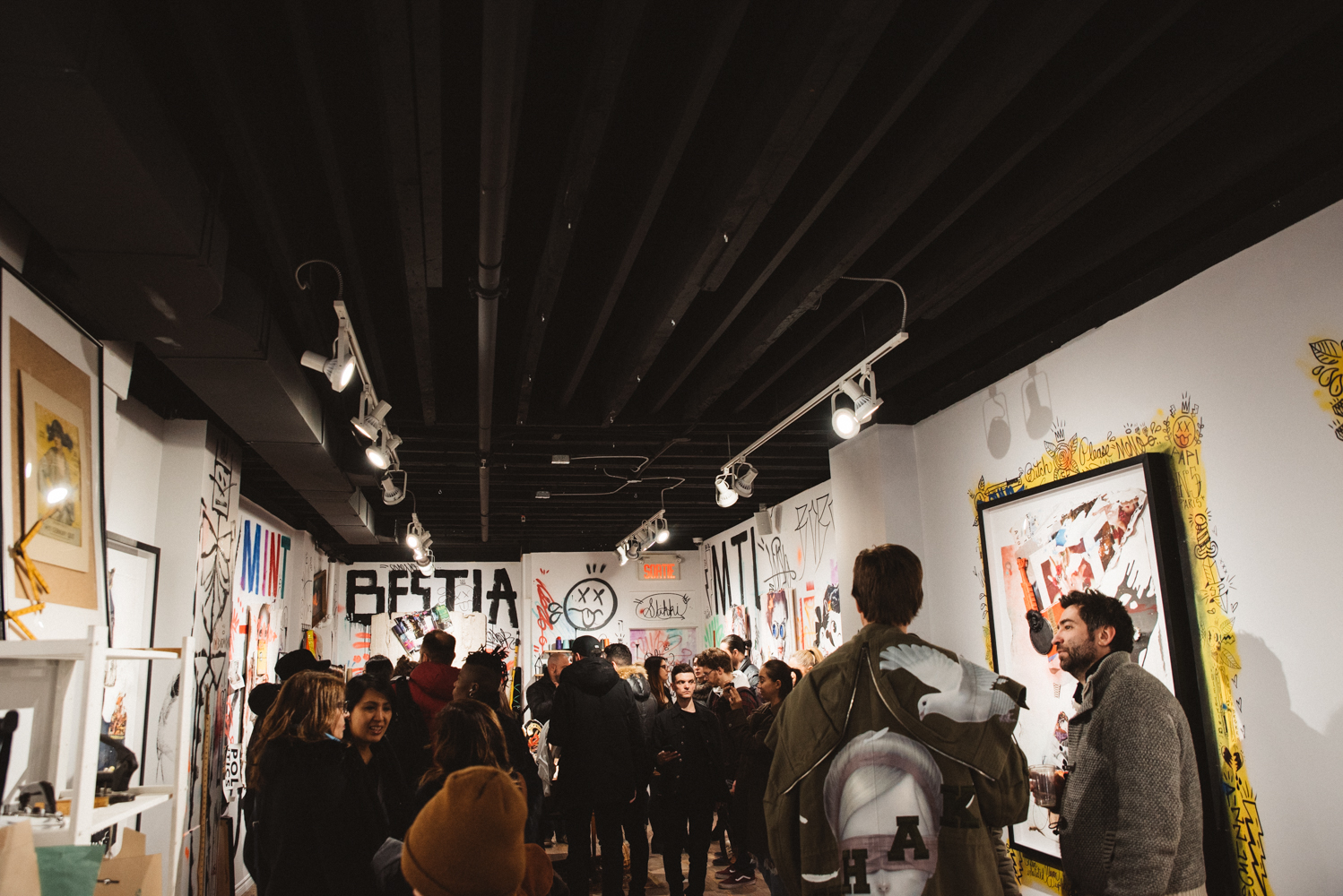 Le fabuleux vernissage de Stikki Peaches, entre art de rue et mode [Photos]