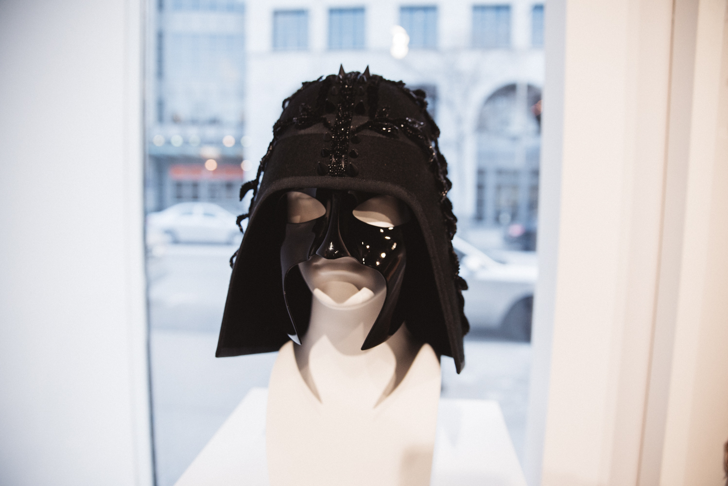 Le fabuleux vernissage de Stikki Peaches, entre art de rue et mode [Photos]