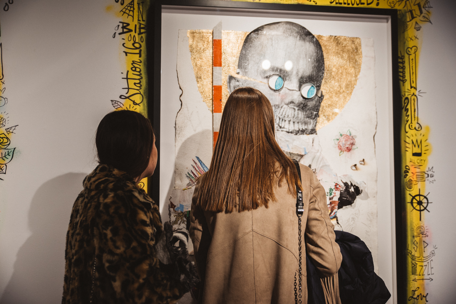 Le fabuleux vernissage de Stikki Peaches, entre art de rue et mode [Photos]