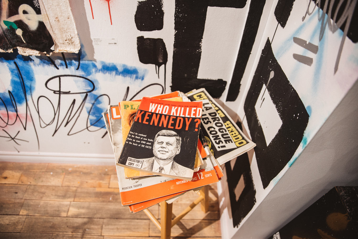 Le fabuleux vernissage de Stikki Peaches, entre art de rue et mode [Photos]
