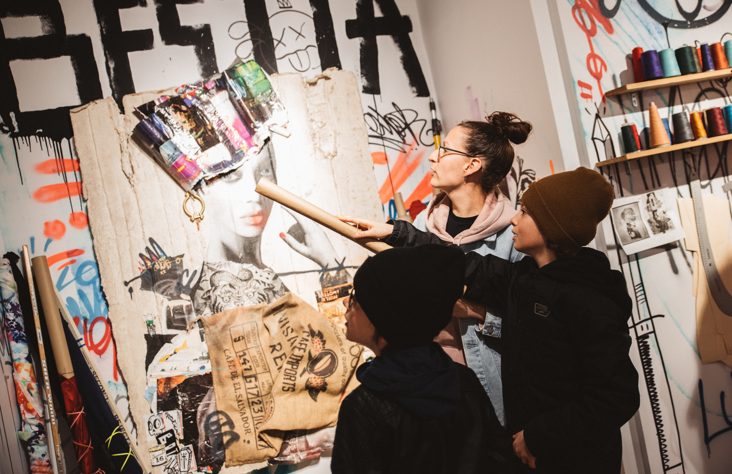 Le fabuleux vernissage de Stikki Peaches, entre art de rue et mode [Photos]