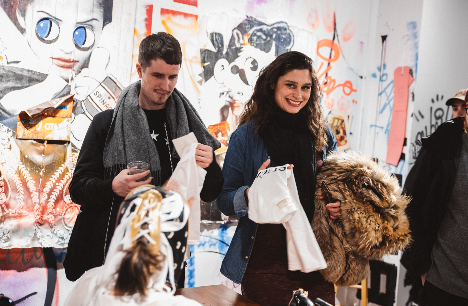 Le fabuleux vernissage de Stikki Peaches, entre art de rue et mode [Photos]