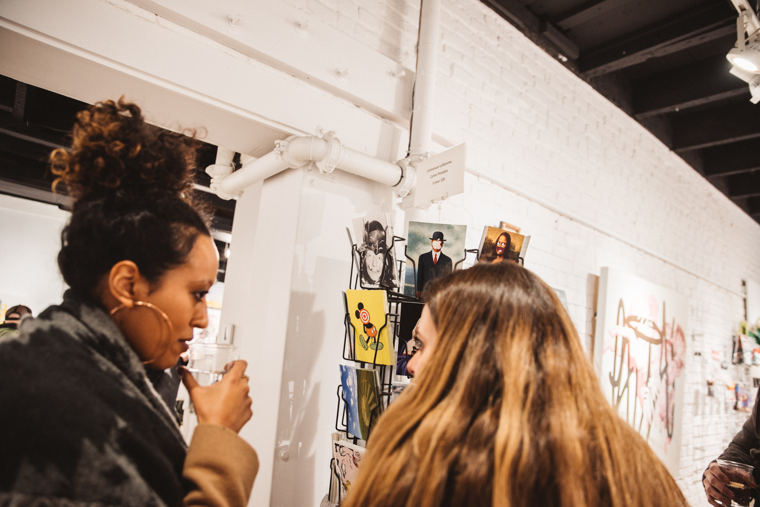 Le fabuleux vernissage de Stikki Peaches, entre art de rue et mode [Photos]