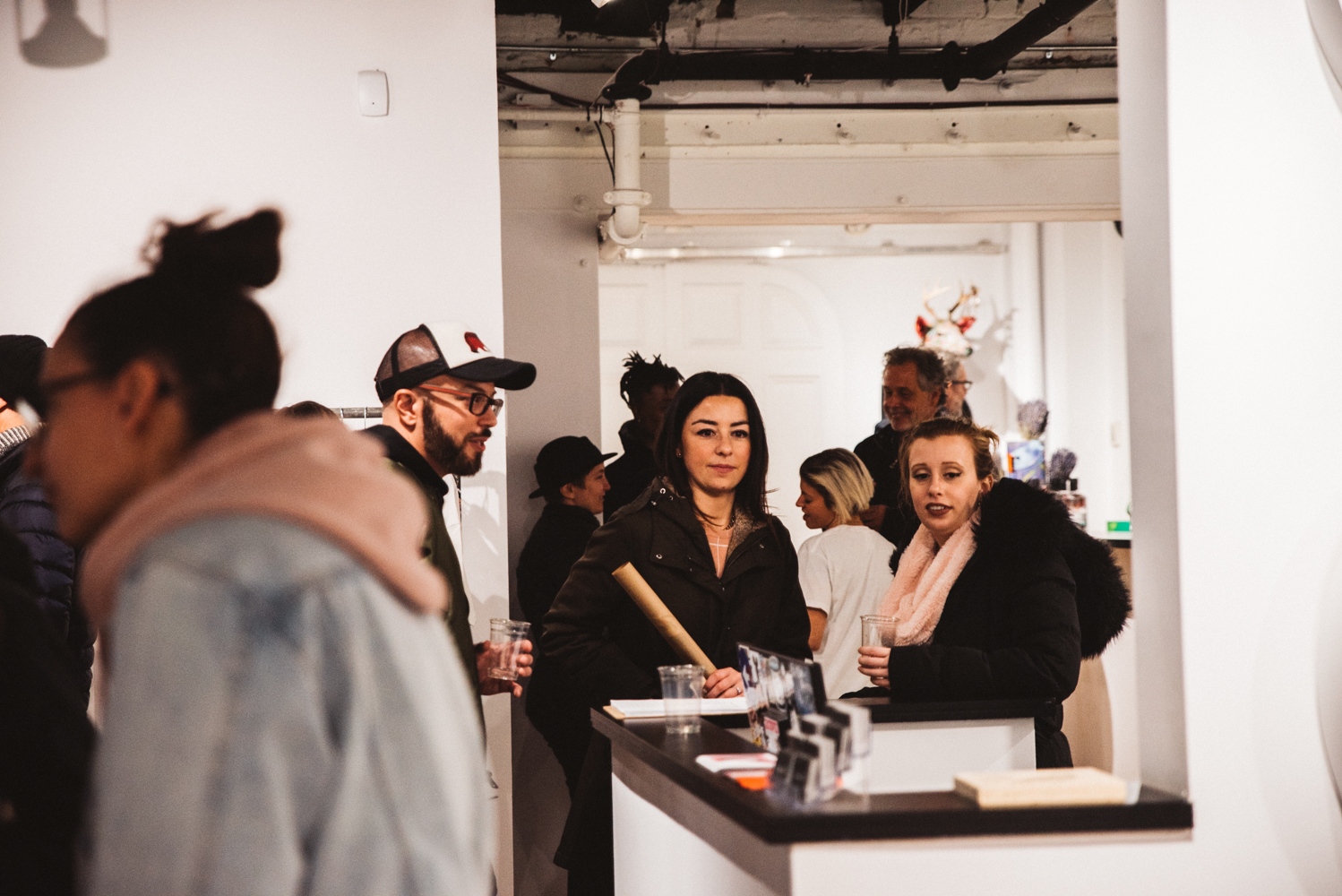 Le fabuleux vernissage de Stikki Peaches, entre art de rue et mode [Photos]