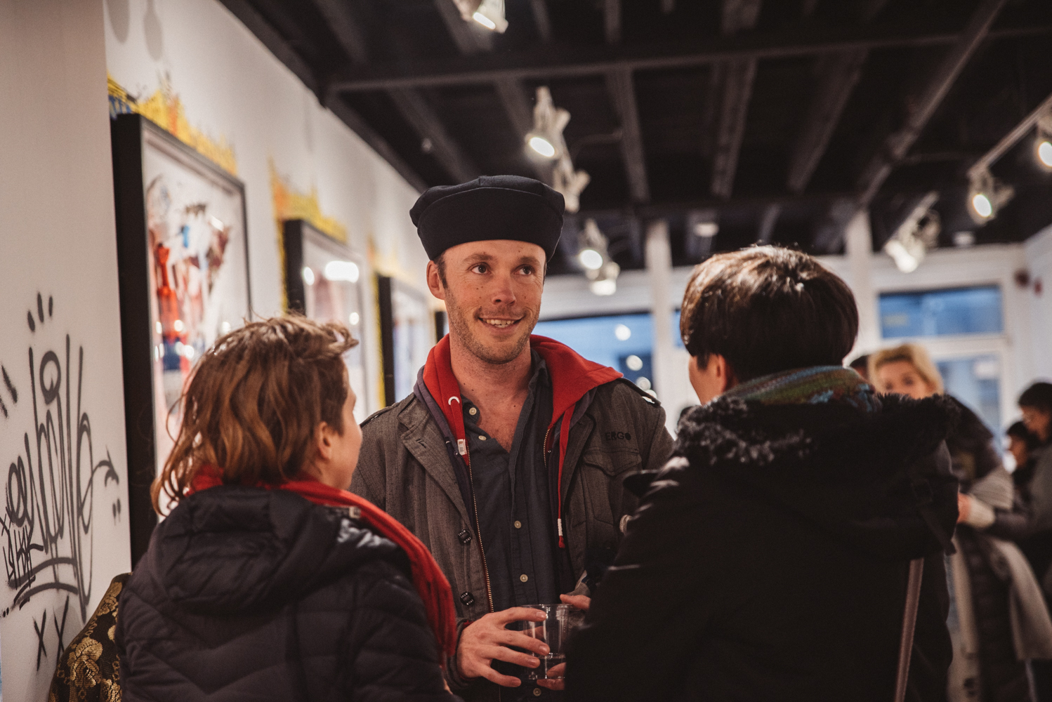 Le fabuleux vernissage de Stikki Peaches, entre art de rue et mode [Photos]