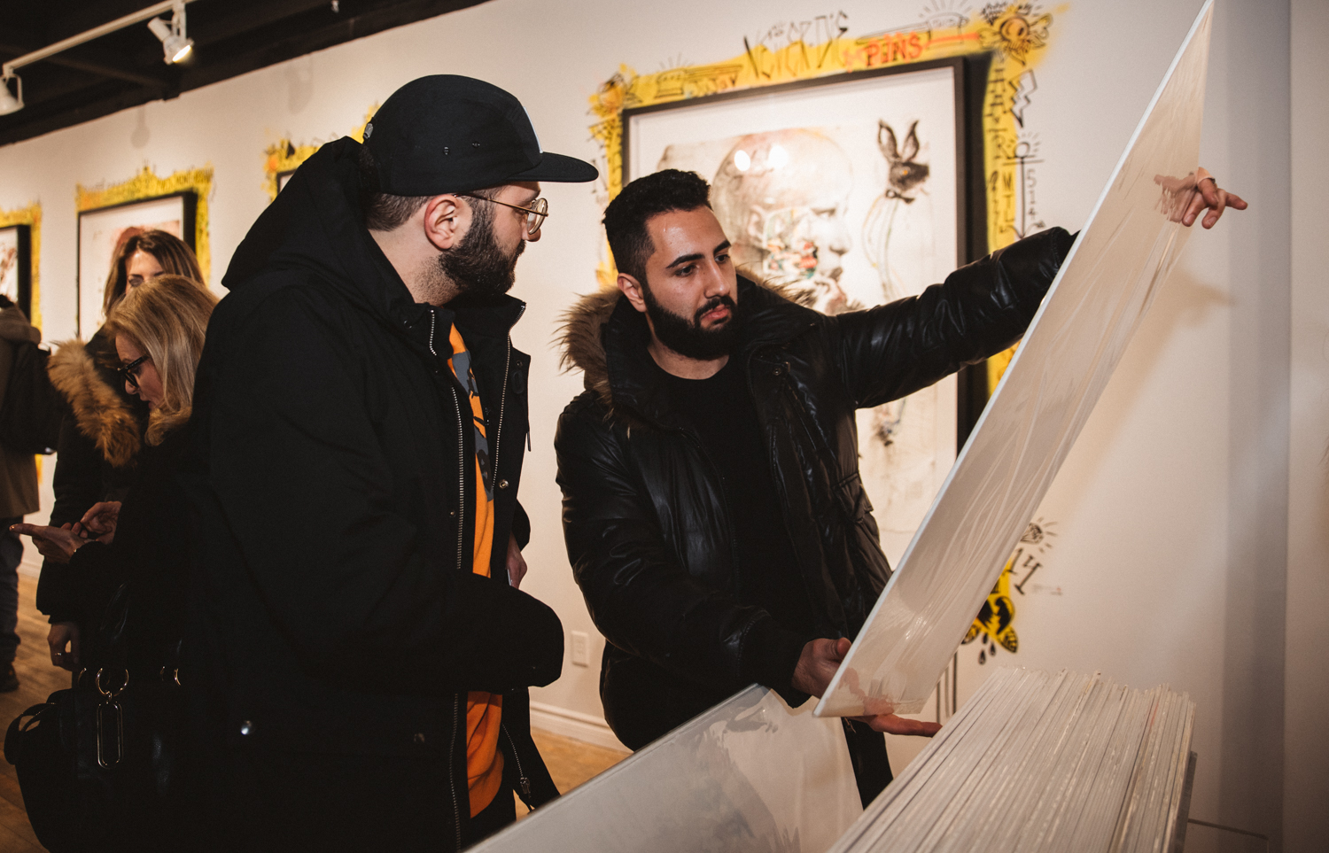 Le fabuleux vernissage de Stikki Peaches, entre art de rue et mode [Photos]