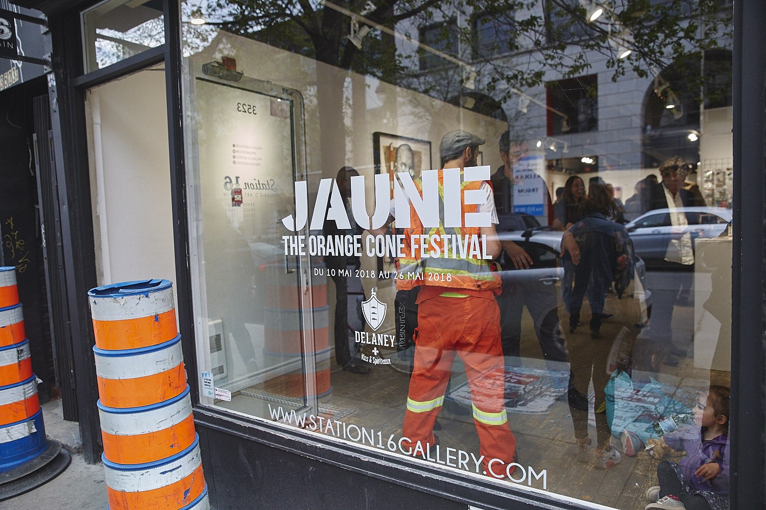 L'expo 'The orange cone festival'  un clin d’œil aux cônes oranges de Montréal [Photo]