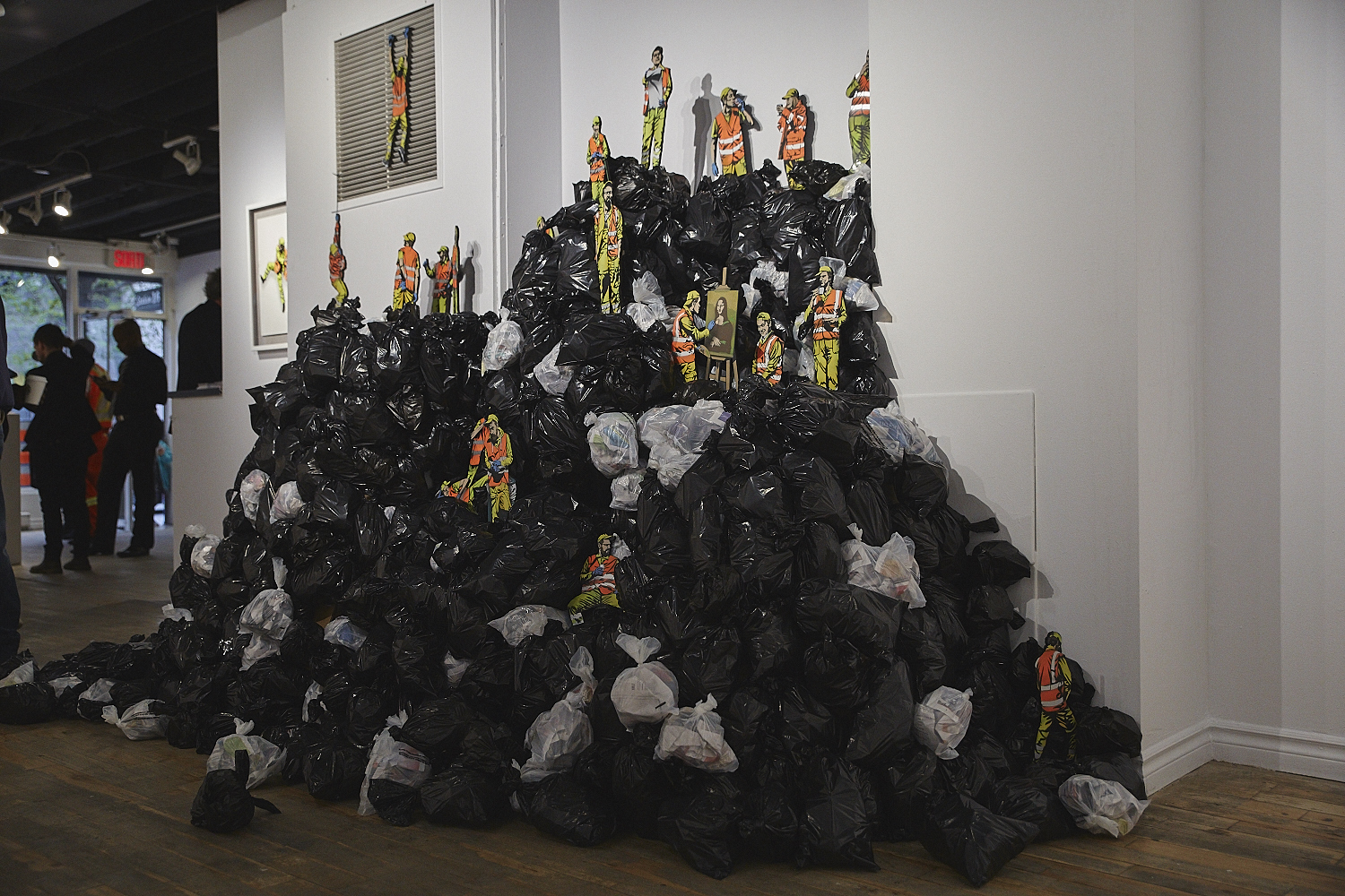 L'expo 'The orange cone festival'  un clin d’œil aux cônes oranges de Montréal [Photo]