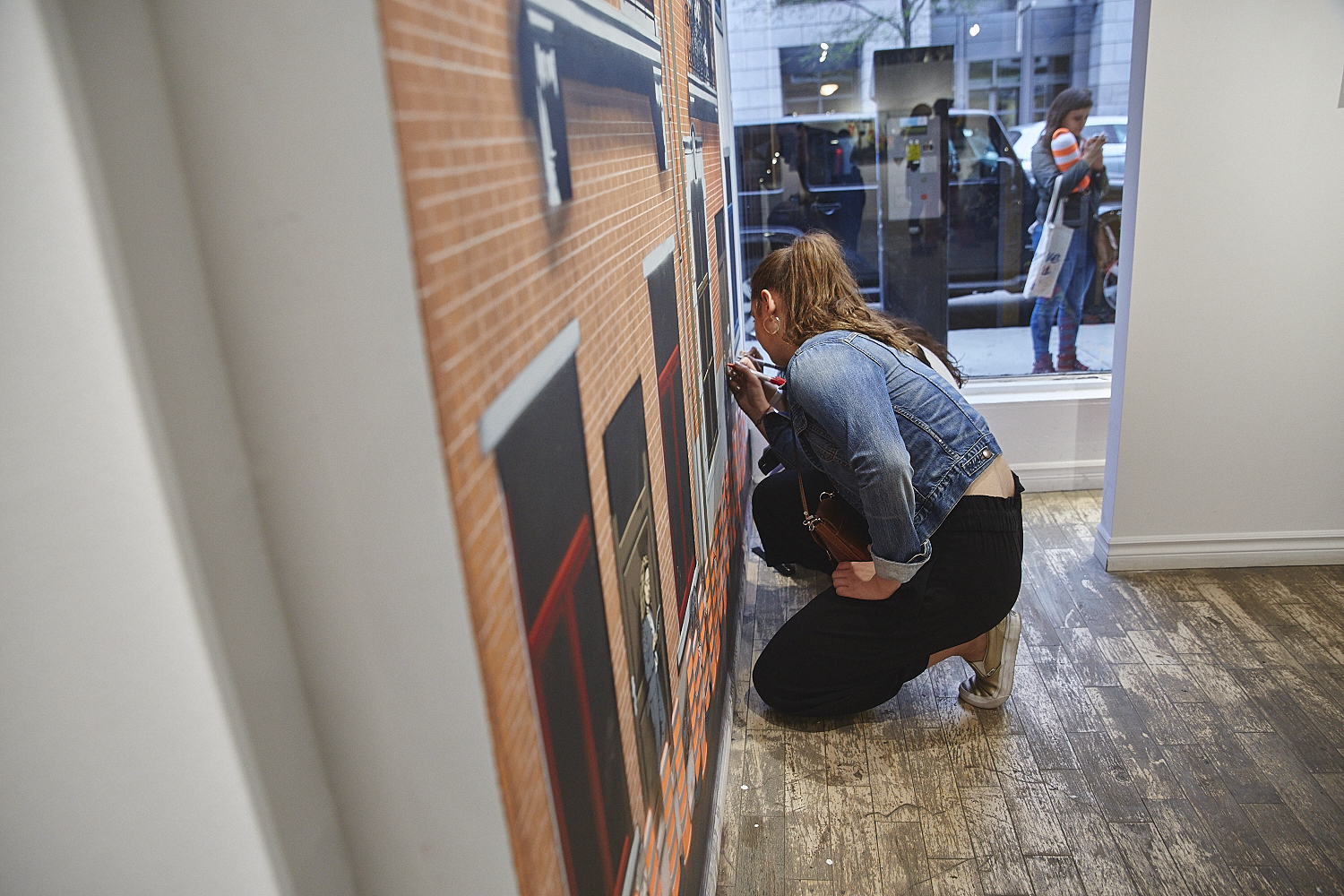 L'expo 'The orange cone festival'  un clin d’œil aux cônes oranges de Montréal [Photo]