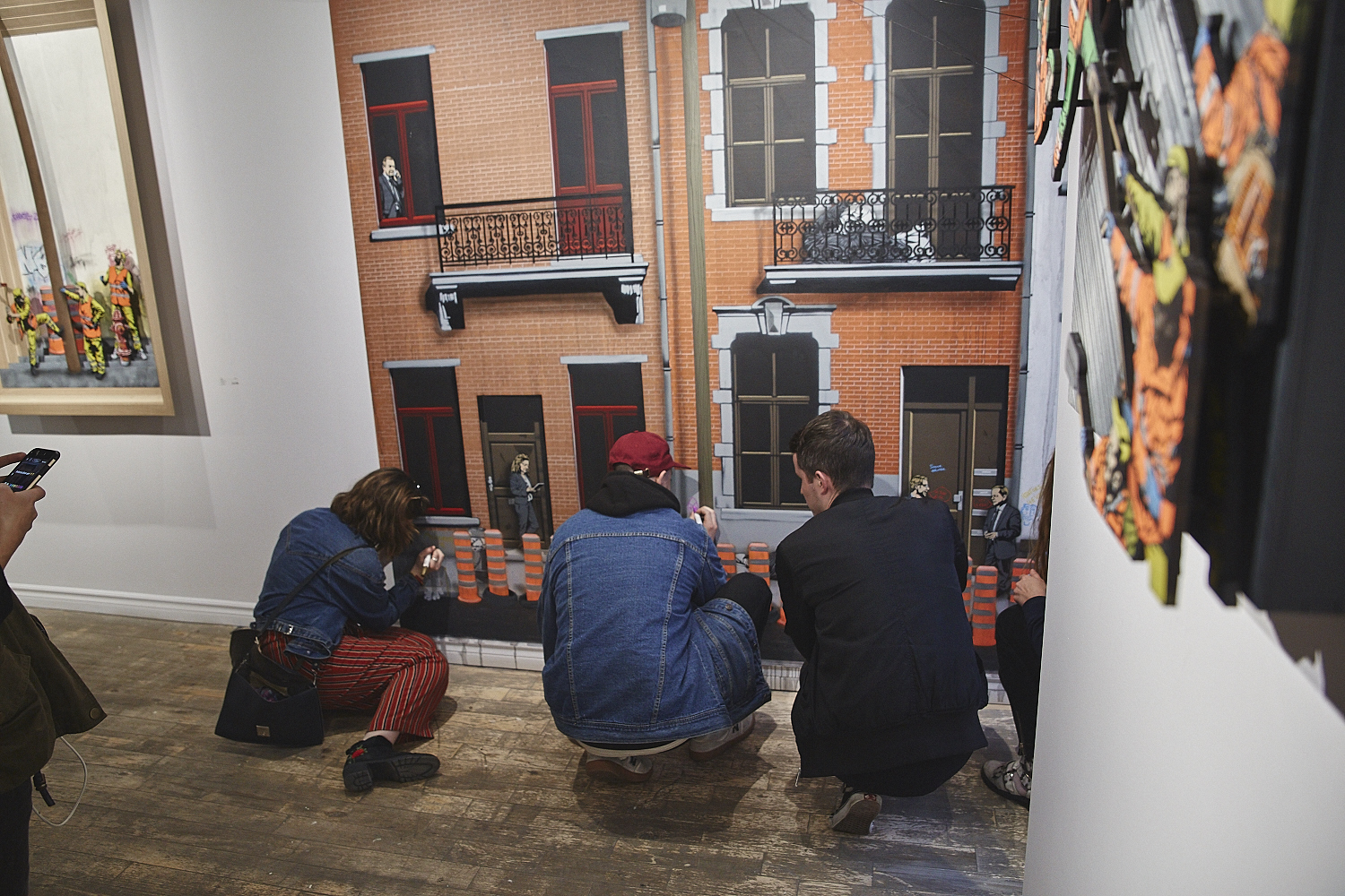 L'expo 'The orange cone festival'  un clin d’œil aux cônes oranges de Montréal [Photo]