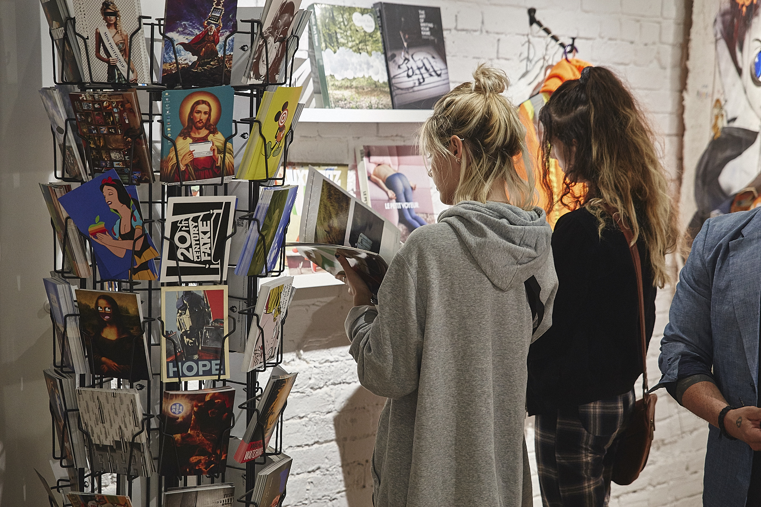 L'expo 'The orange cone festival'  un clin d’œil aux cônes oranges de Montréal [Photo]