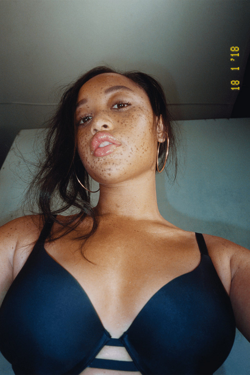 Rihanna enflamme le web avec sa lingerie Savage X Fenty [Photo]