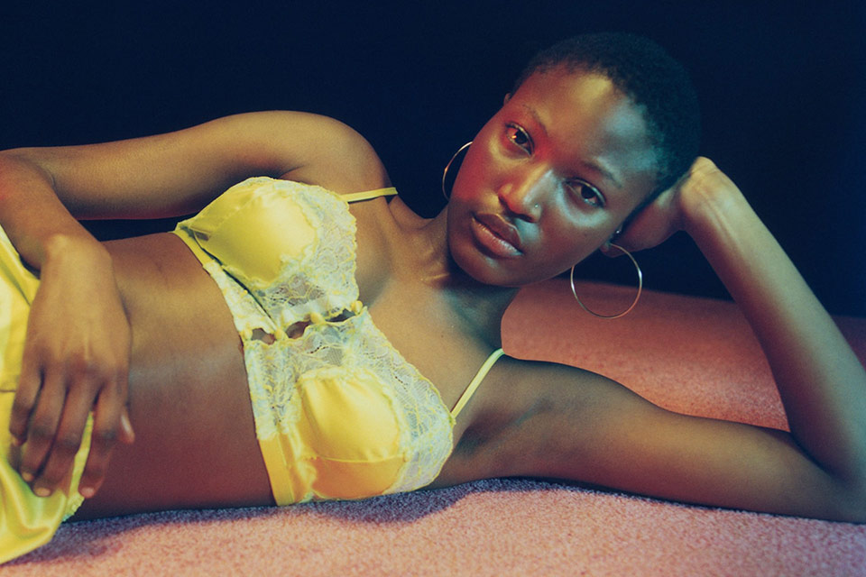 Rihanna enflamme le web avec sa lingerie Savage X Fenty [Photo]