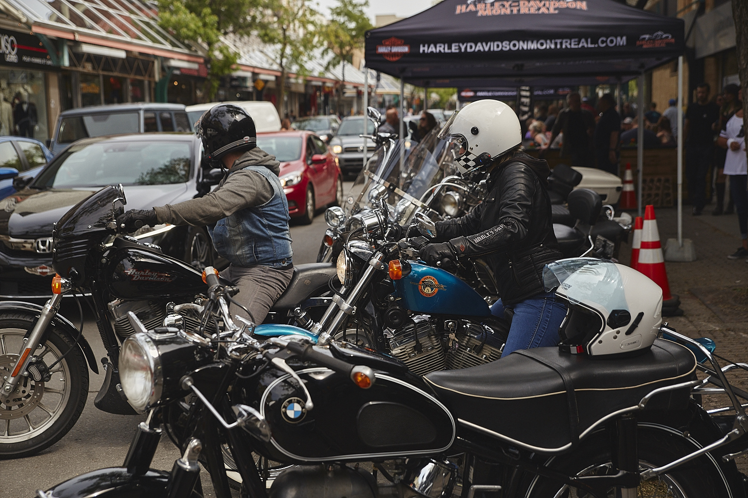 Motos, arts et spectacles sur la Plaza pour Roll the Bones [Photos]