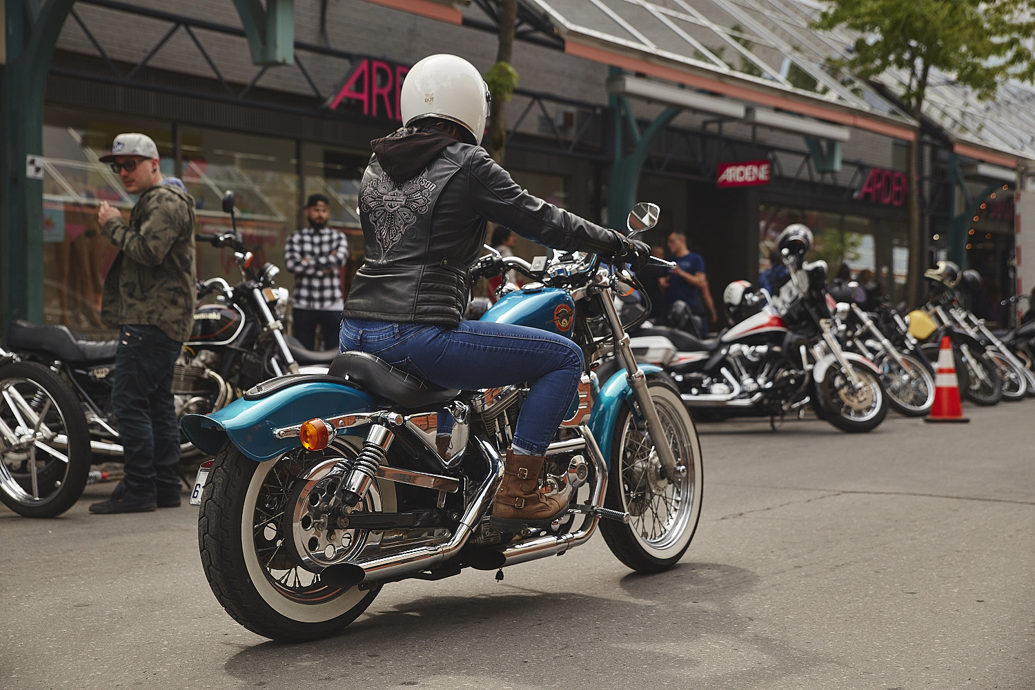 Motos, arts et spectacles sur la Plaza pour Roll the Bones [Photos]
