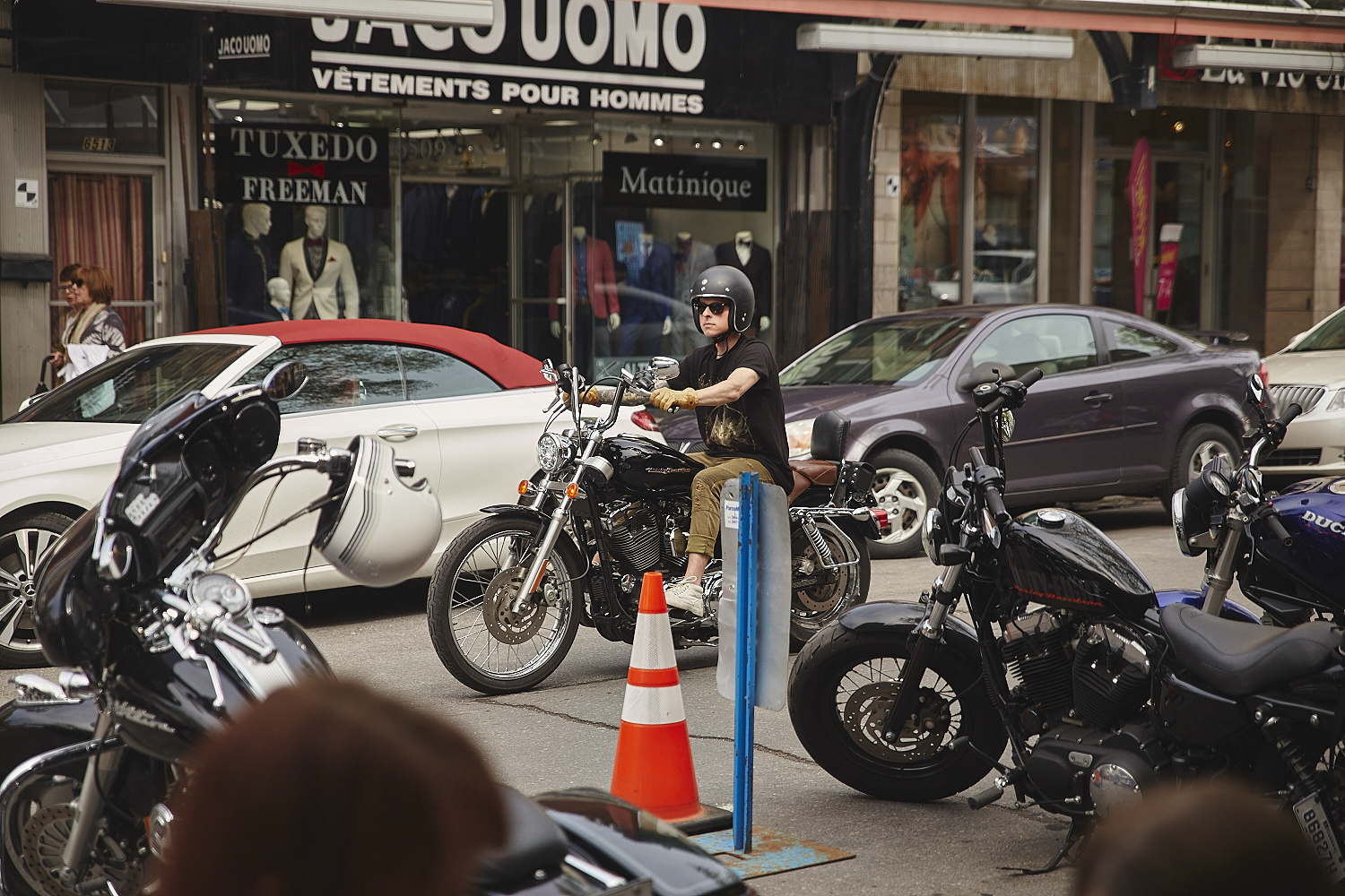 Motos, arts et spectacles sur la Plaza pour Roll the Bones [Photos]