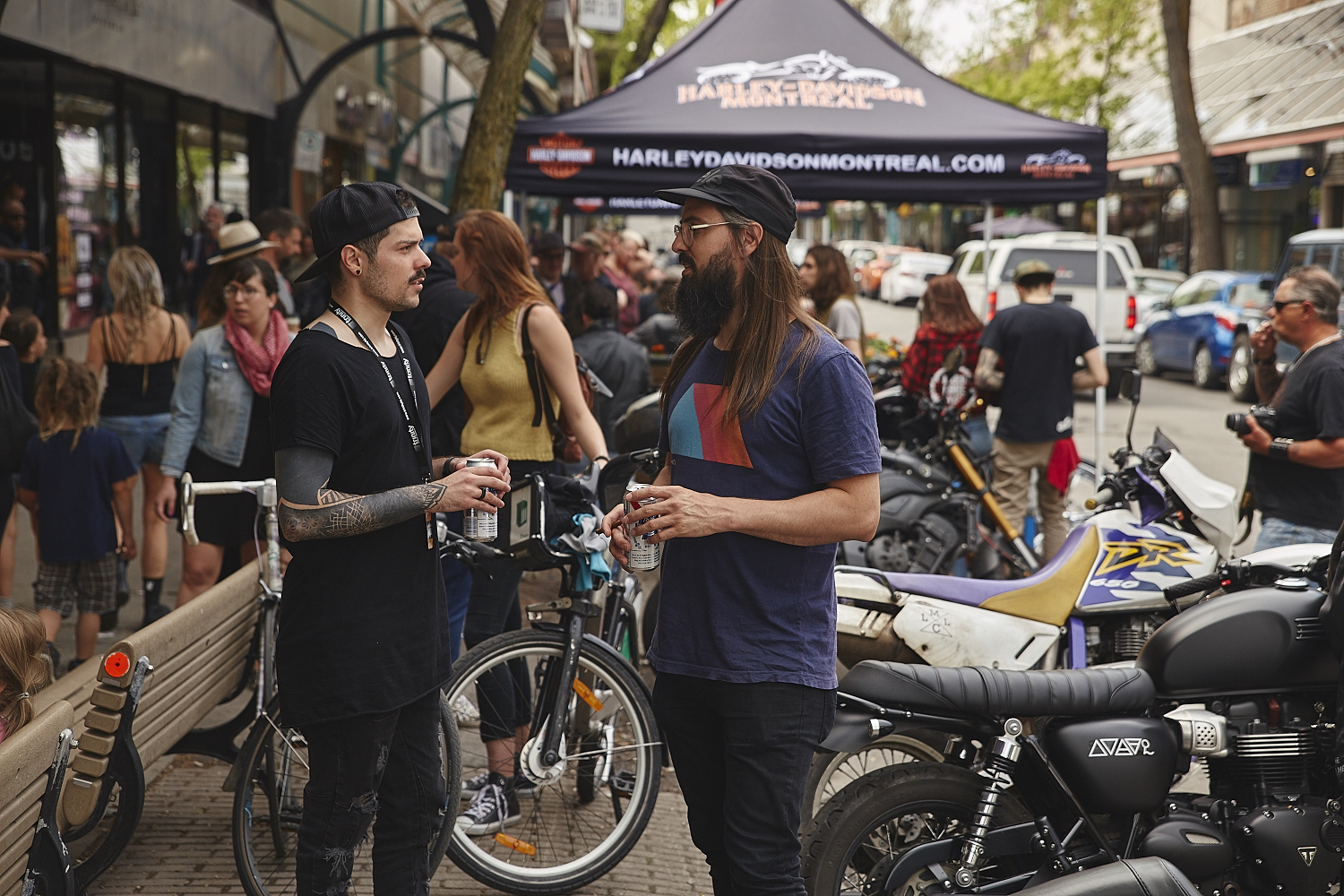 Motos, arts et spectacles sur la Plaza pour Roll the Bones [Photos]