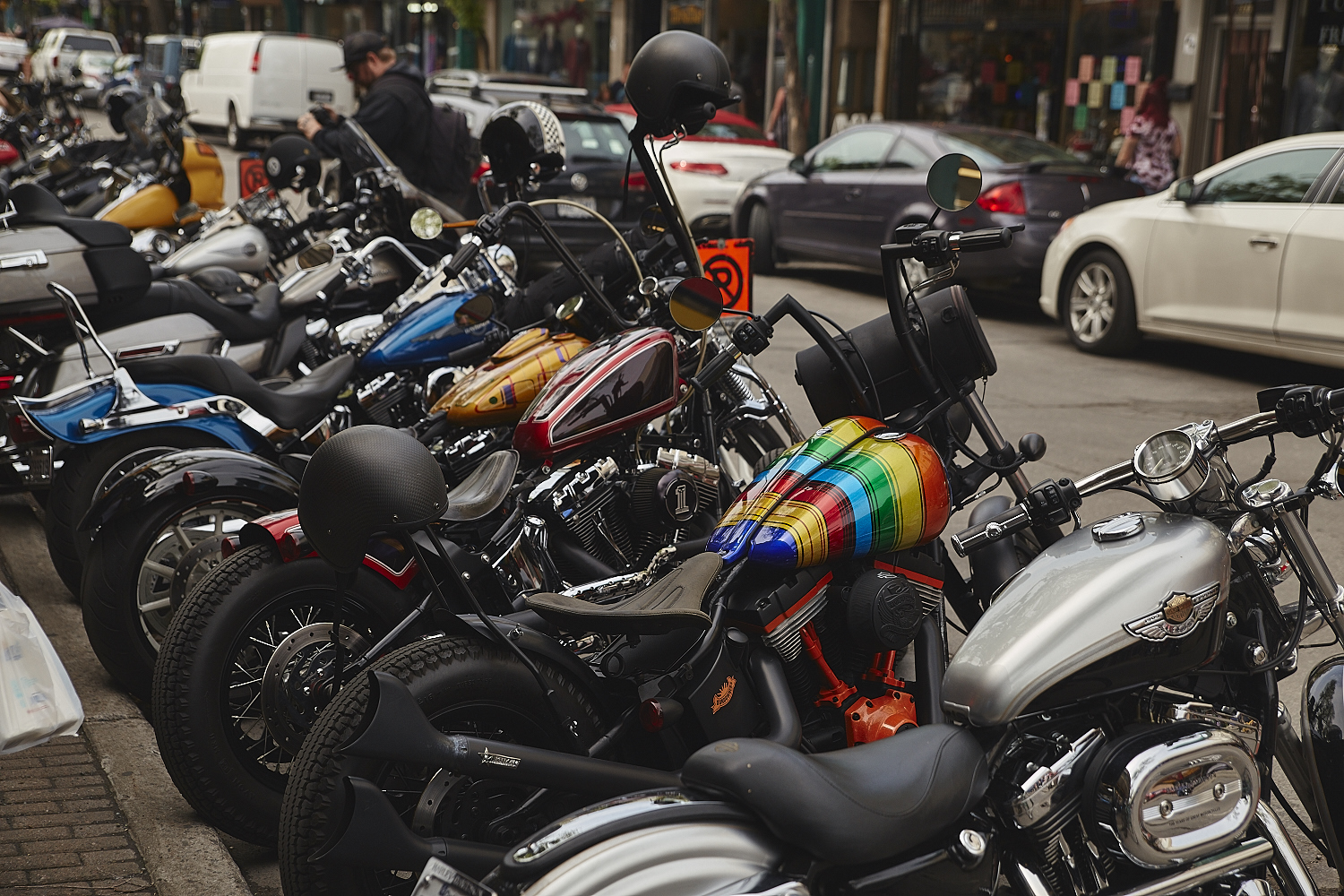 Motos, arts et spectacles sur la Plaza pour Roll the Bones [Photos]
