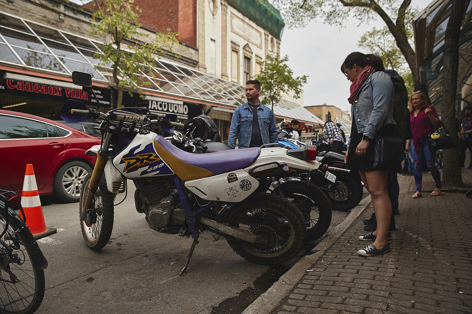 Motos, arts et spectacles sur la Plaza pour Roll the Bones [Photos]