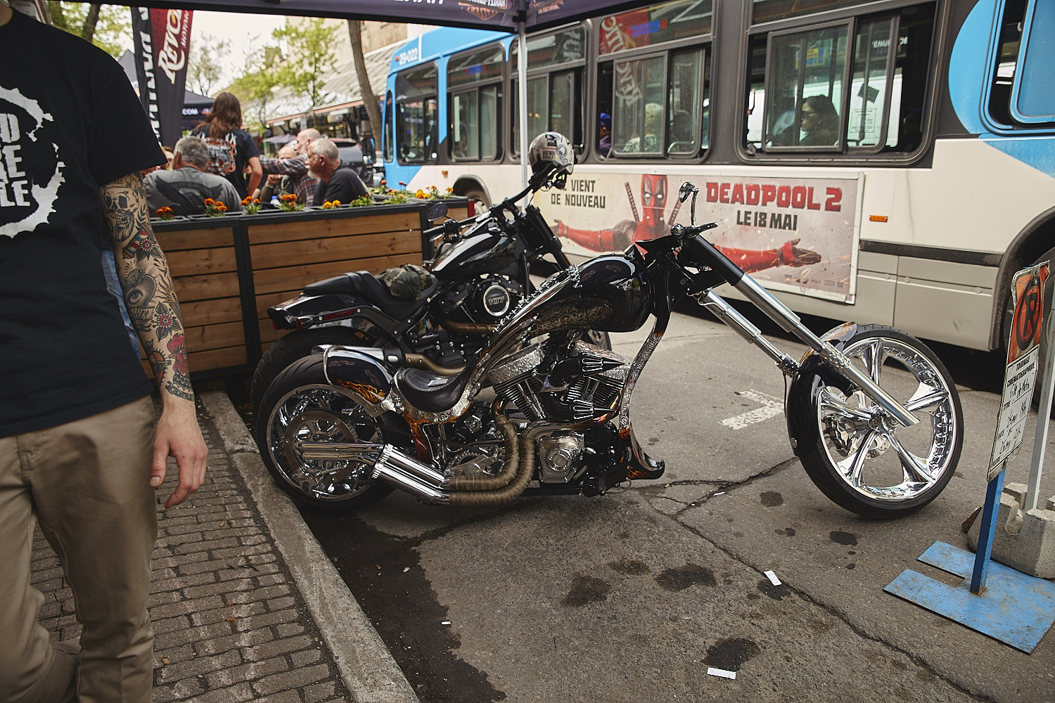 Motos, arts et spectacles sur la Plaza pour Roll the Bones [Photos]