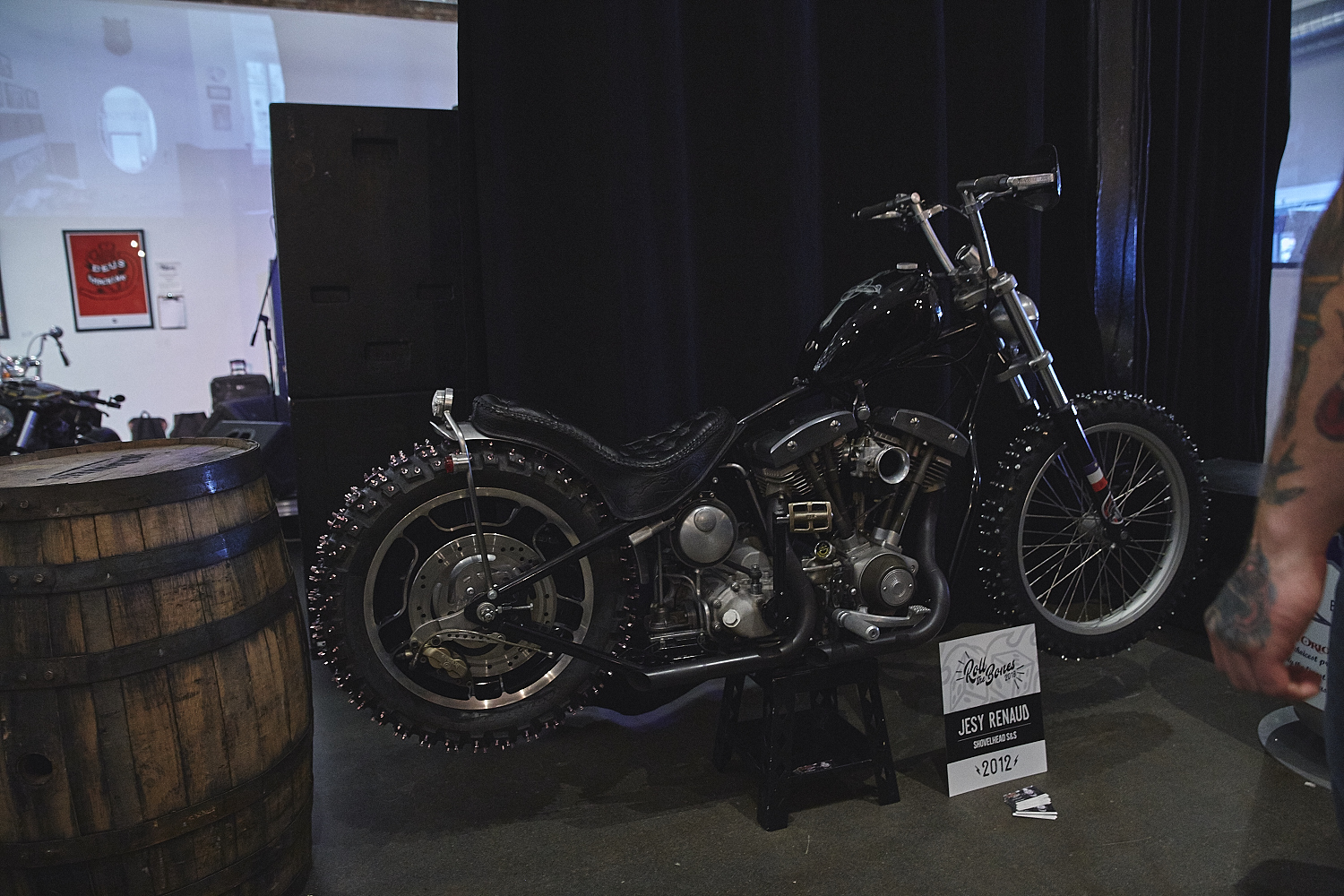 Motos, arts et spectacles sur la Plaza pour Roll the Bones [Photos]