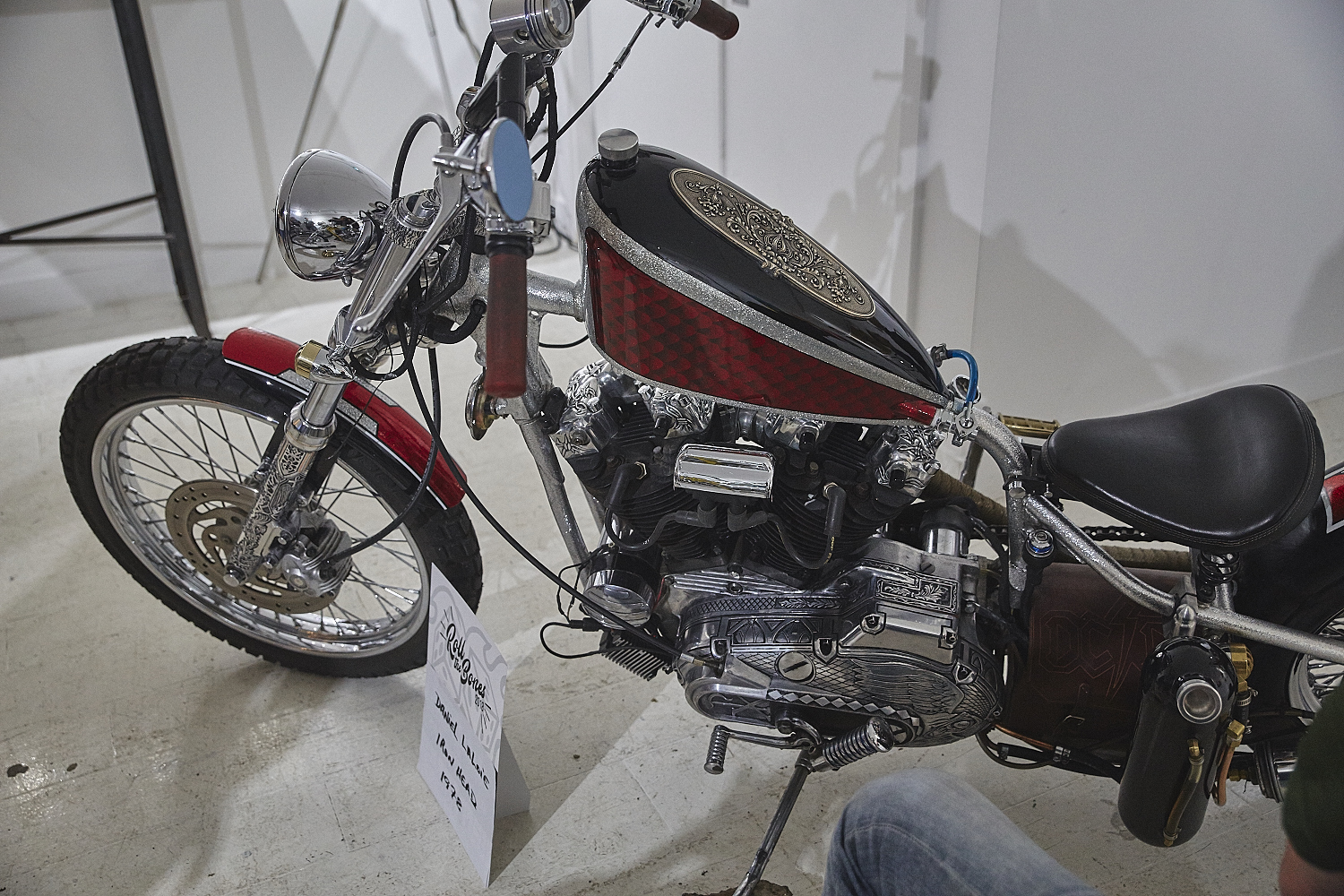 Motos, arts et spectacles sur la Plaza pour Roll the Bones [Photos]