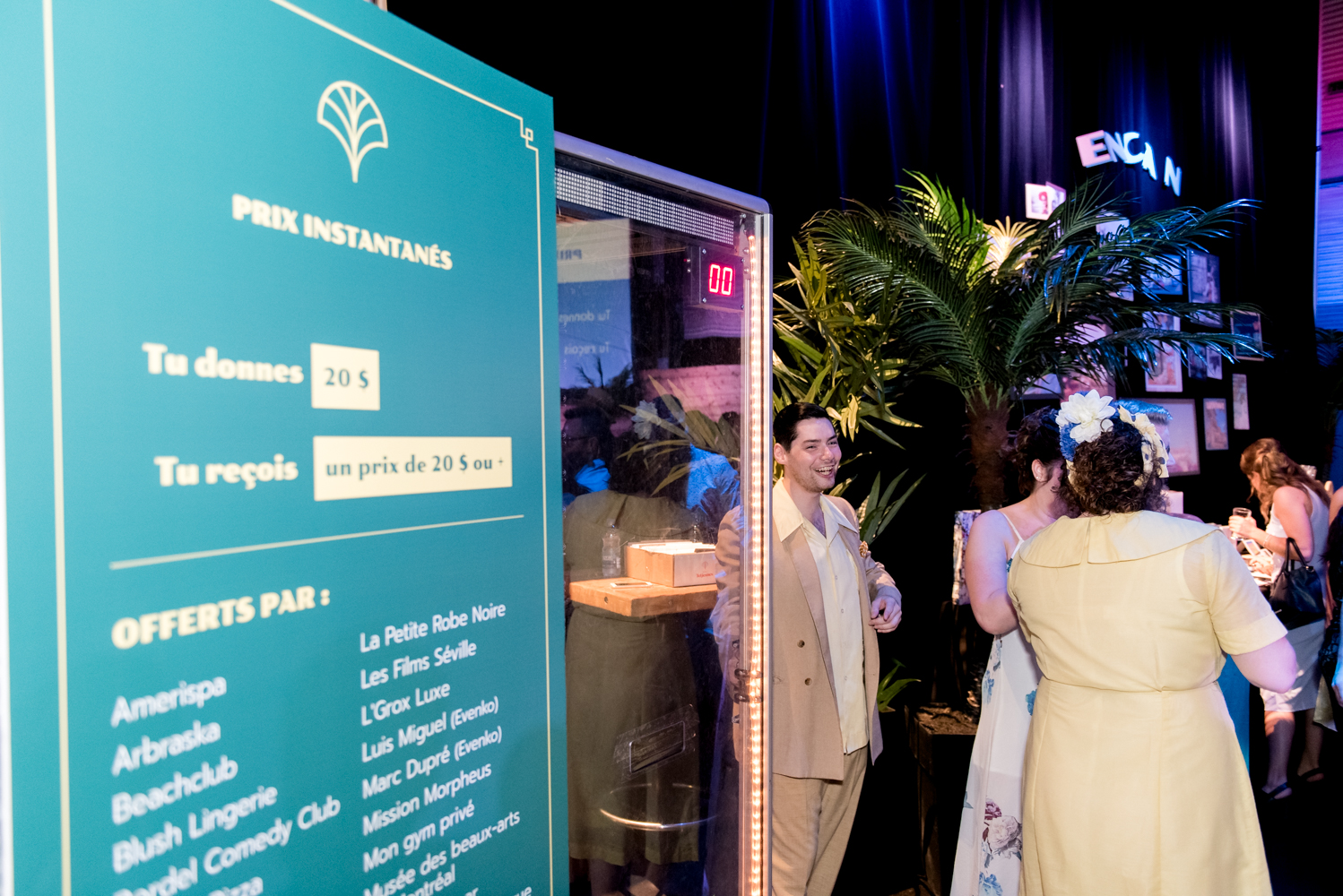 Beaucoup de beau monde et de chemises fleuries au Bal Tel-jeunes! [Photos]