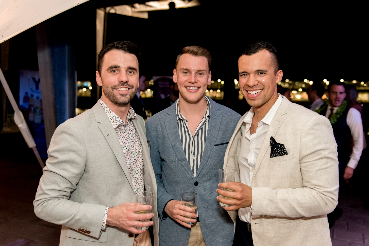 Beaucoup de beau monde et de chemises fleuries au Bal Tel-jeunes! [Photos]