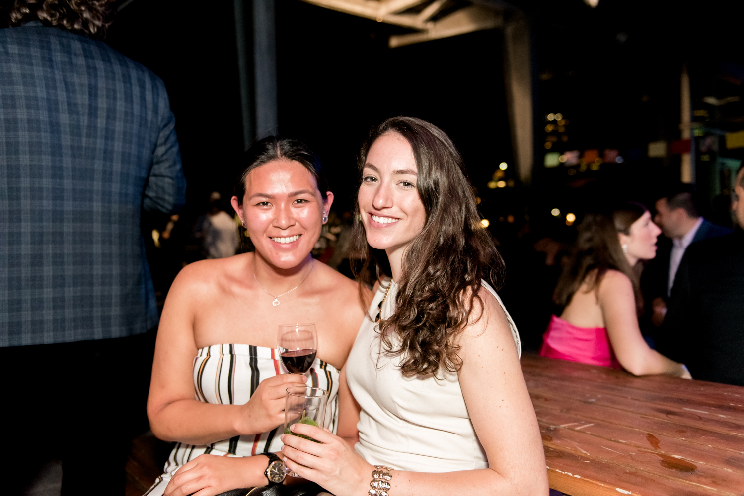 Beaucoup de beau monde et de chemises fleuries au Bal Tel-jeunes! [Photos]