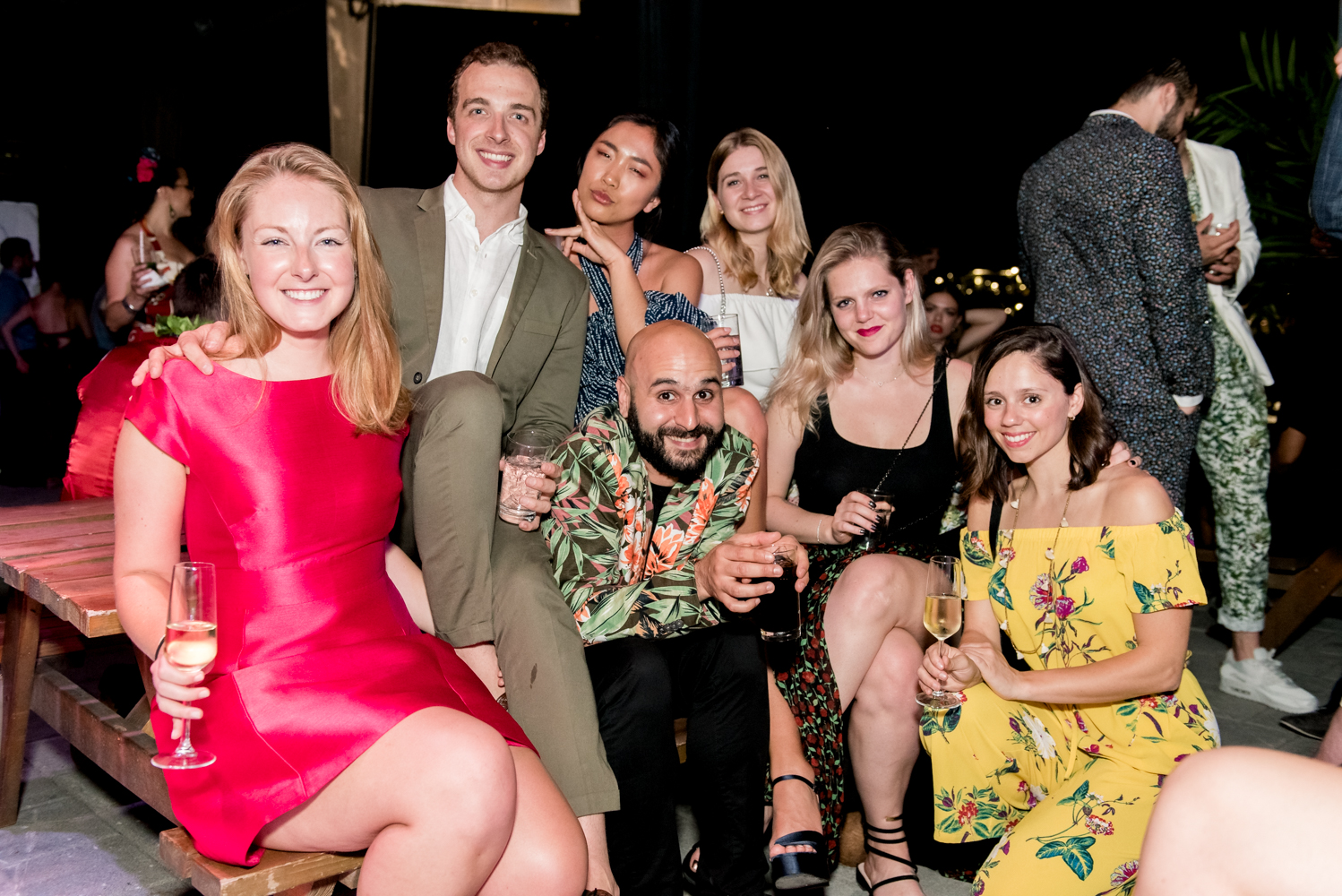 Beaucoup de beau monde et de chemises fleuries au Bal Tel-jeunes! [Photos]