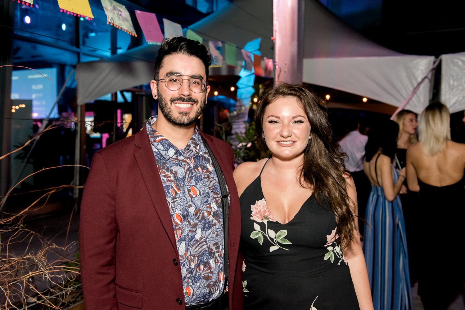 Beaucoup de beau monde et de chemises fleuries au Bal Tel-jeunes! [Photos]