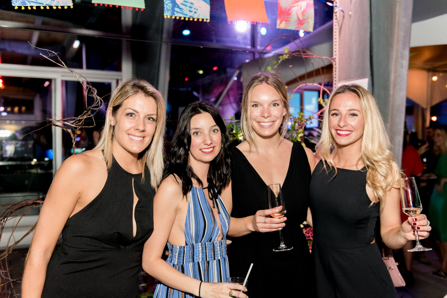 Beaucoup de beau monde et de chemises fleuries au Bal Tel-jeunes! [Photos]