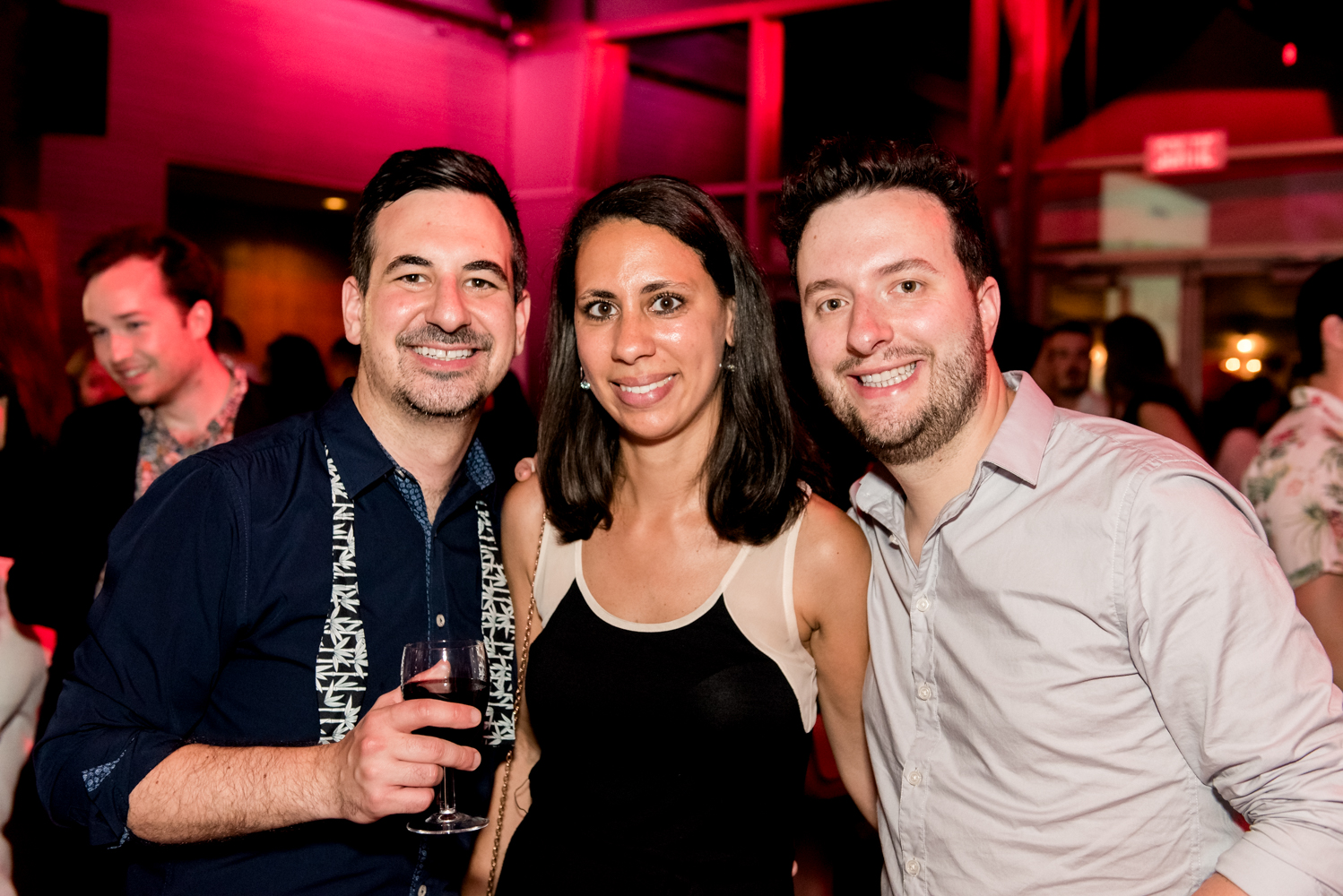 Beaucoup de beau monde et de chemises fleuries au Bal Tel-jeunes! [Photos]