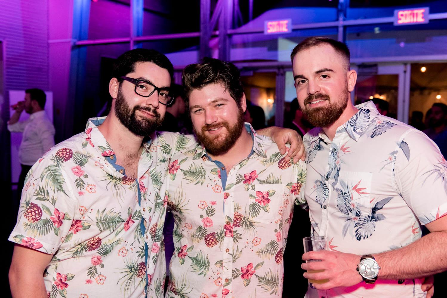 Beaucoup de beau monde et de chemises fleuries au Bal Tel-jeunes! [Photos]