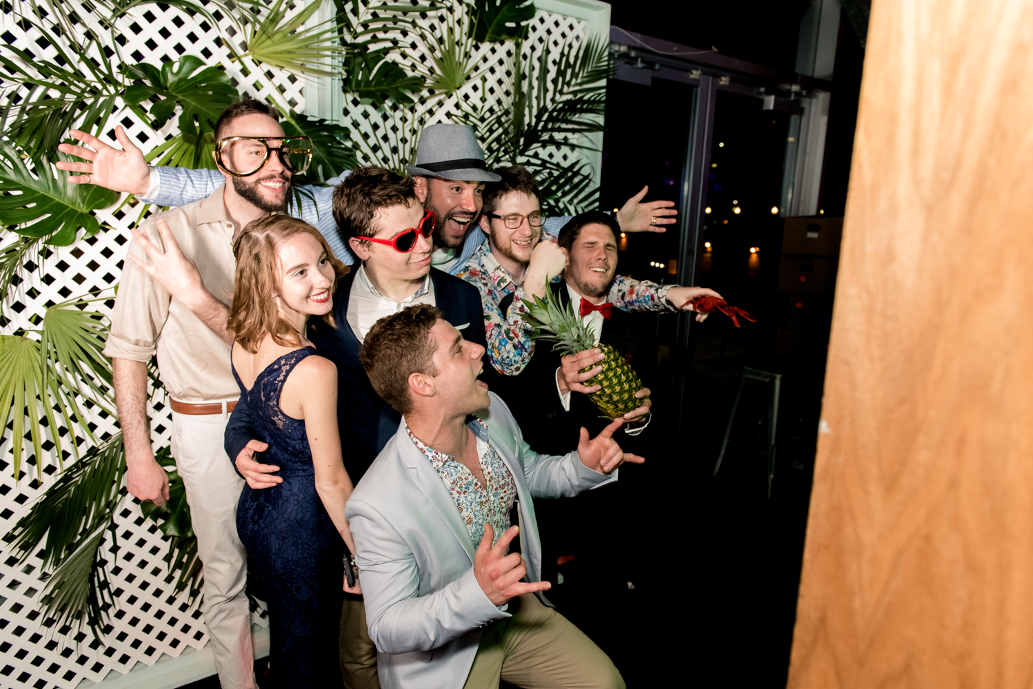 Beaucoup de beau monde et de chemises fleuries au Bal Tel-jeunes! [Photos]
