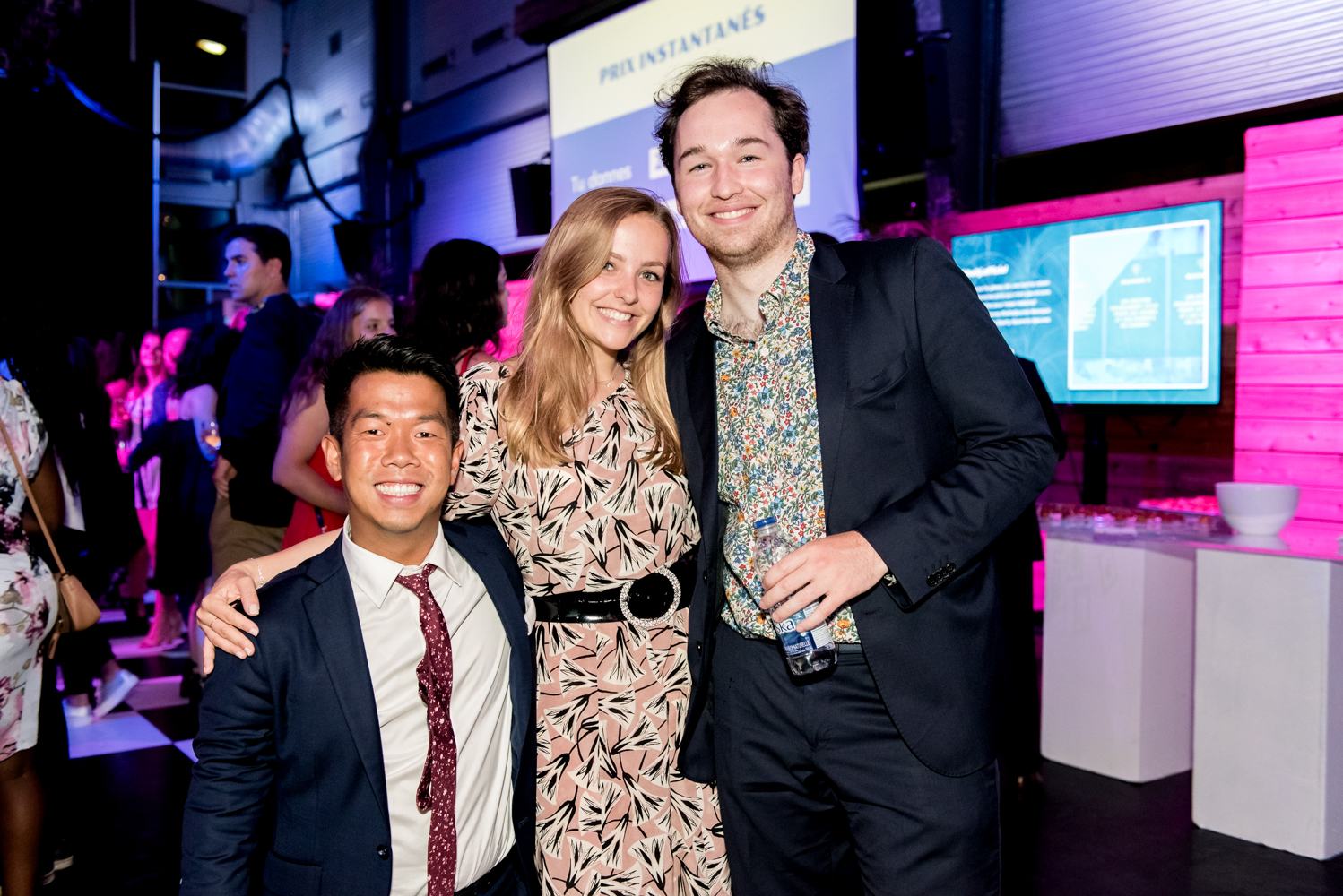Beaucoup de beau monde et de chemises fleuries au Bal Tel-jeunes! [Photos]