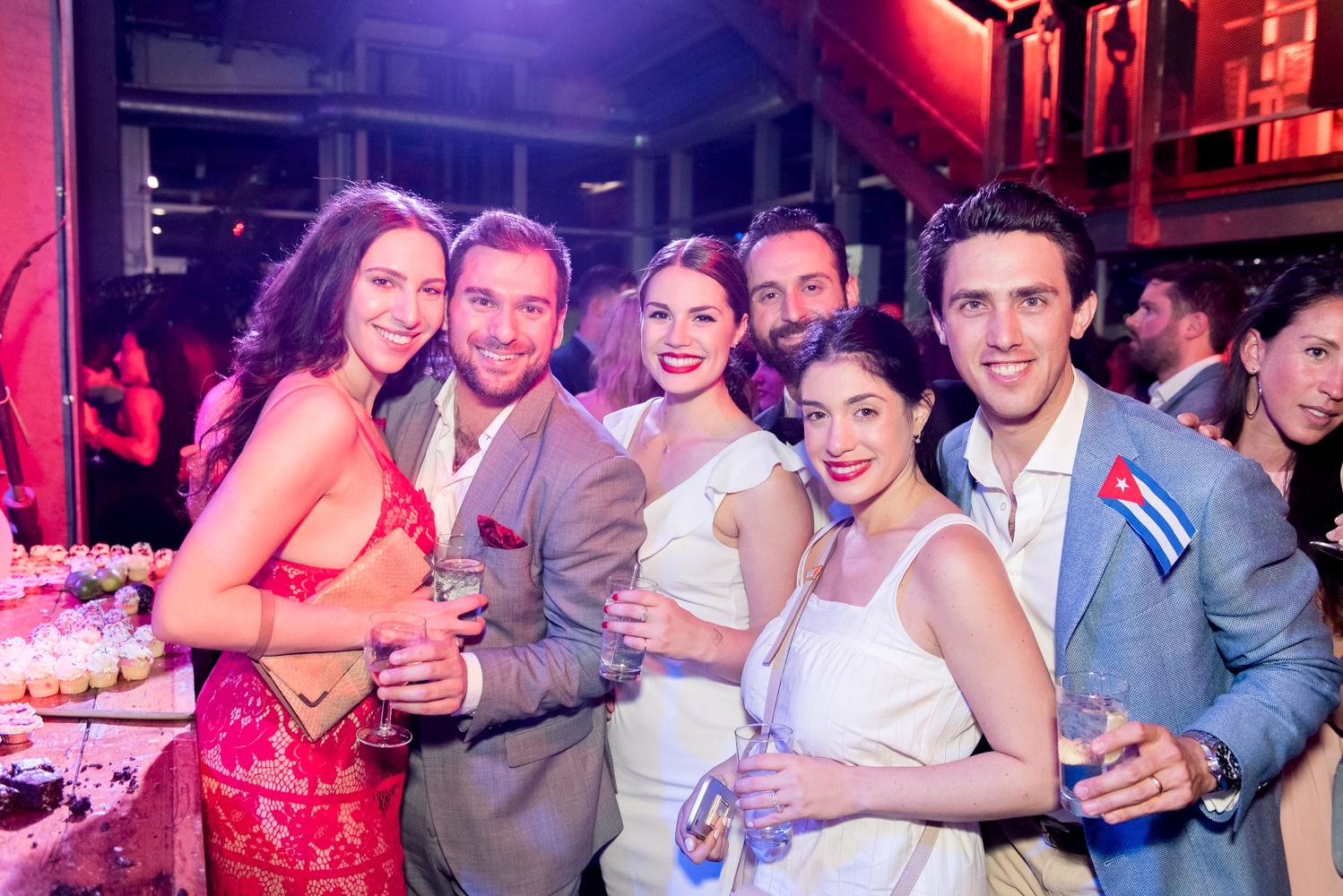 Beaucoup de beau monde et de chemises fleuries au Bal Tel-jeunes! [Photos]
