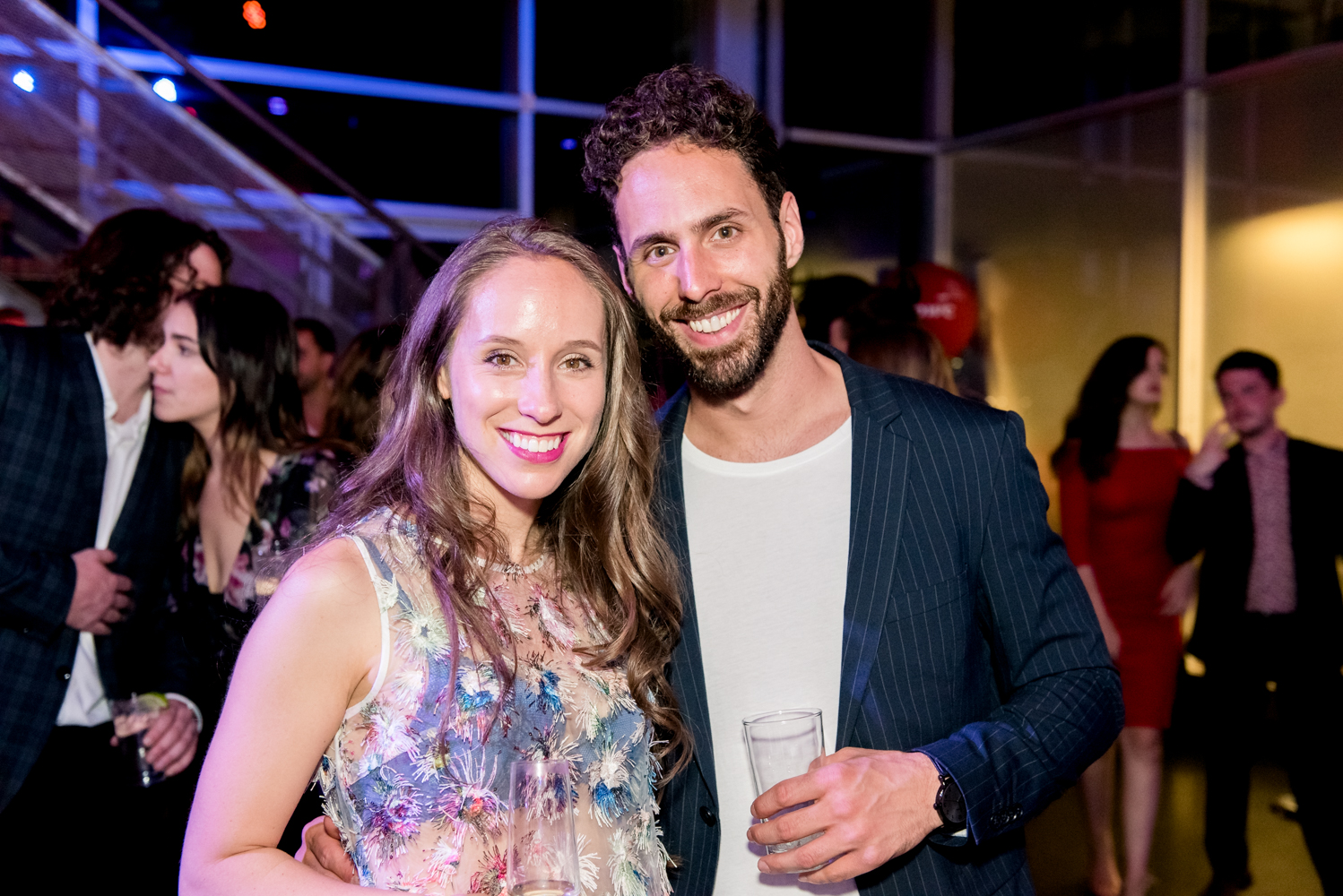 Beaucoup de beau monde et de chemises fleuries au Bal Tel-jeunes! [Photos]