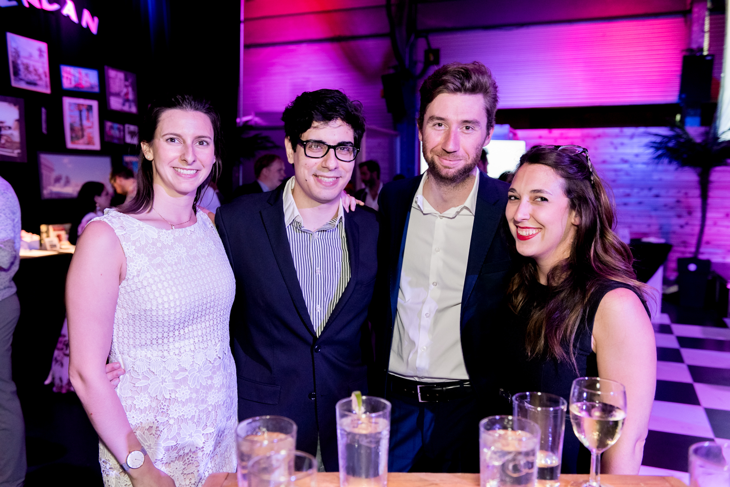 Beaucoup de beau monde et de chemises fleuries au Bal Tel-jeunes! [Photos]
